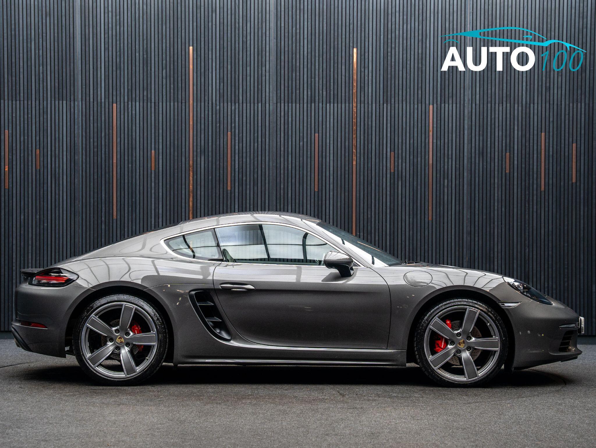 Porsche Cayman view 17