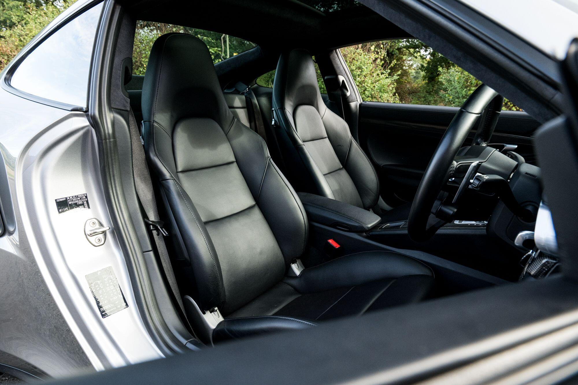 Porsche 911 view 42