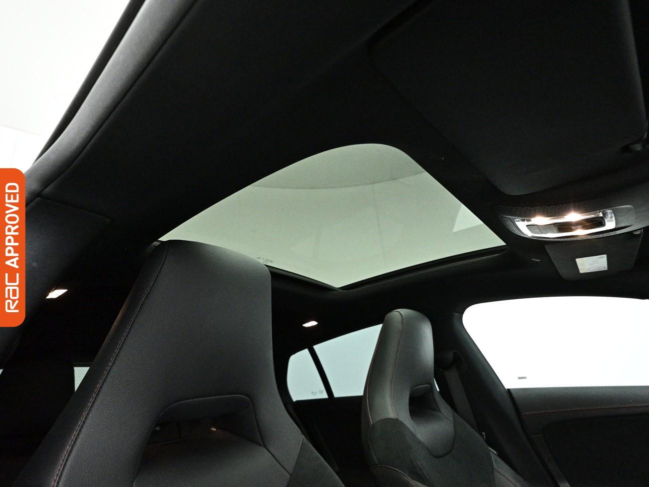 Mercedes-Benz Cla view 3