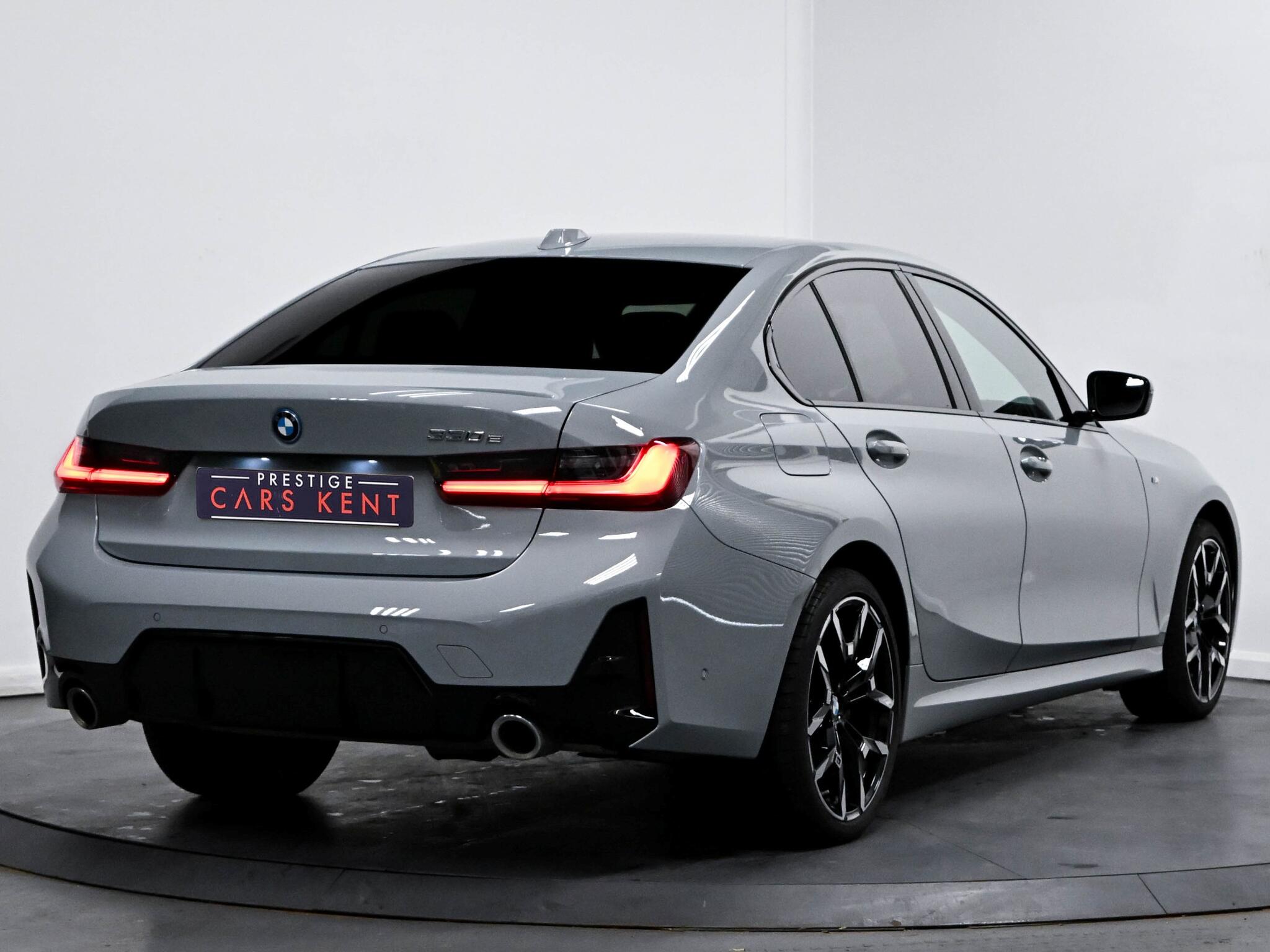BMW 3 Series view 19