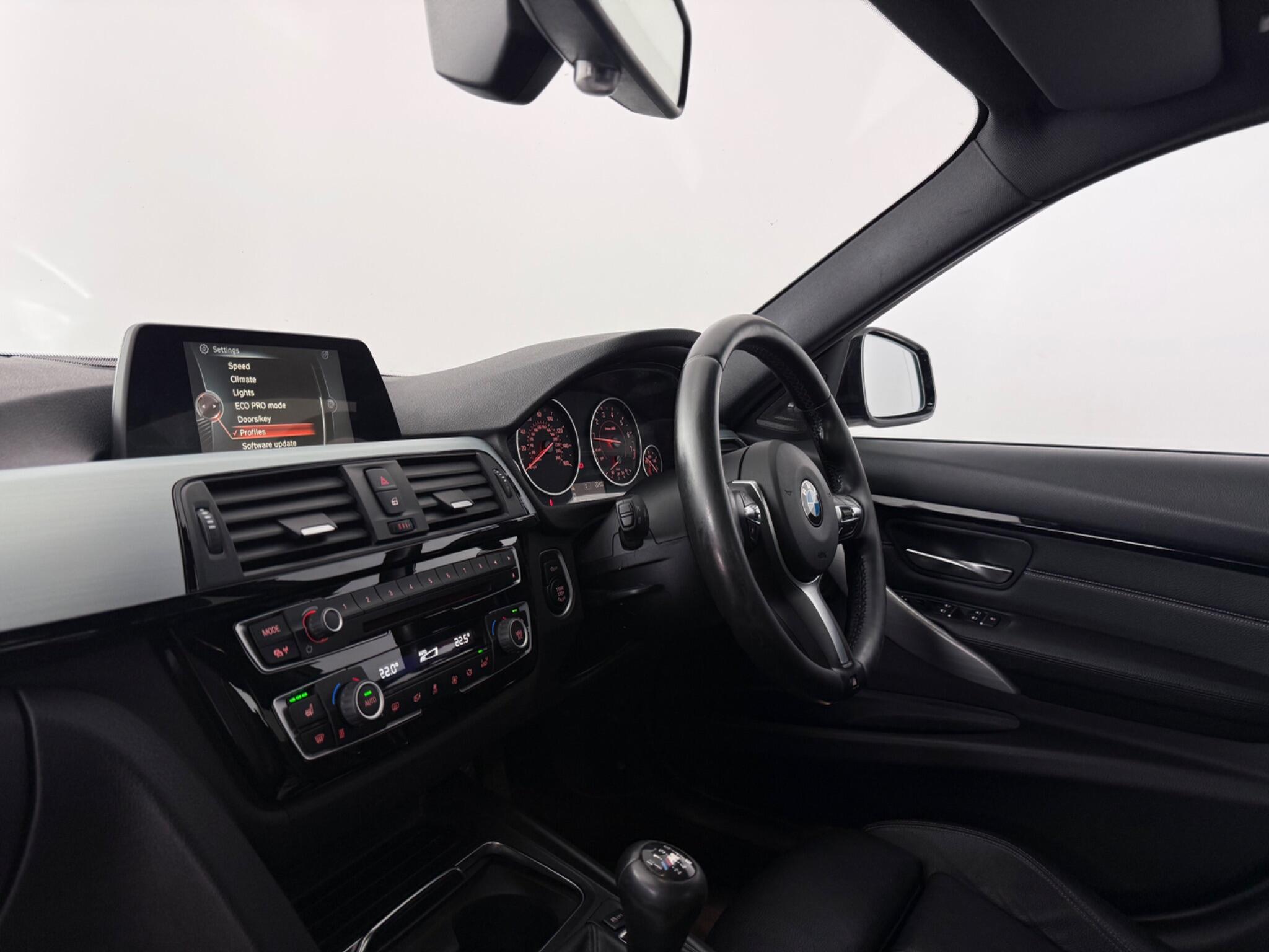 BMW 3 Series view 4