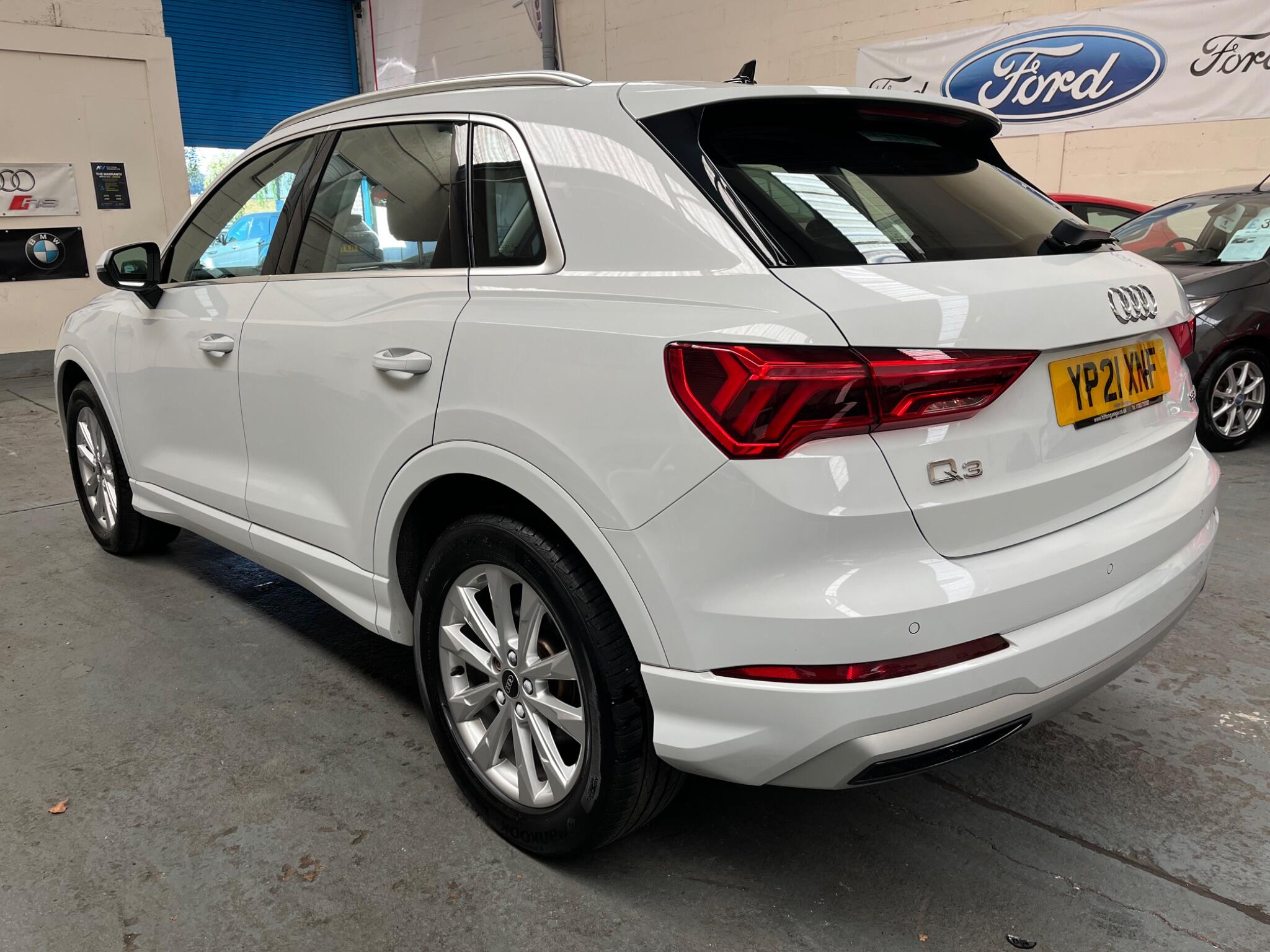 Audi Q3 view 7