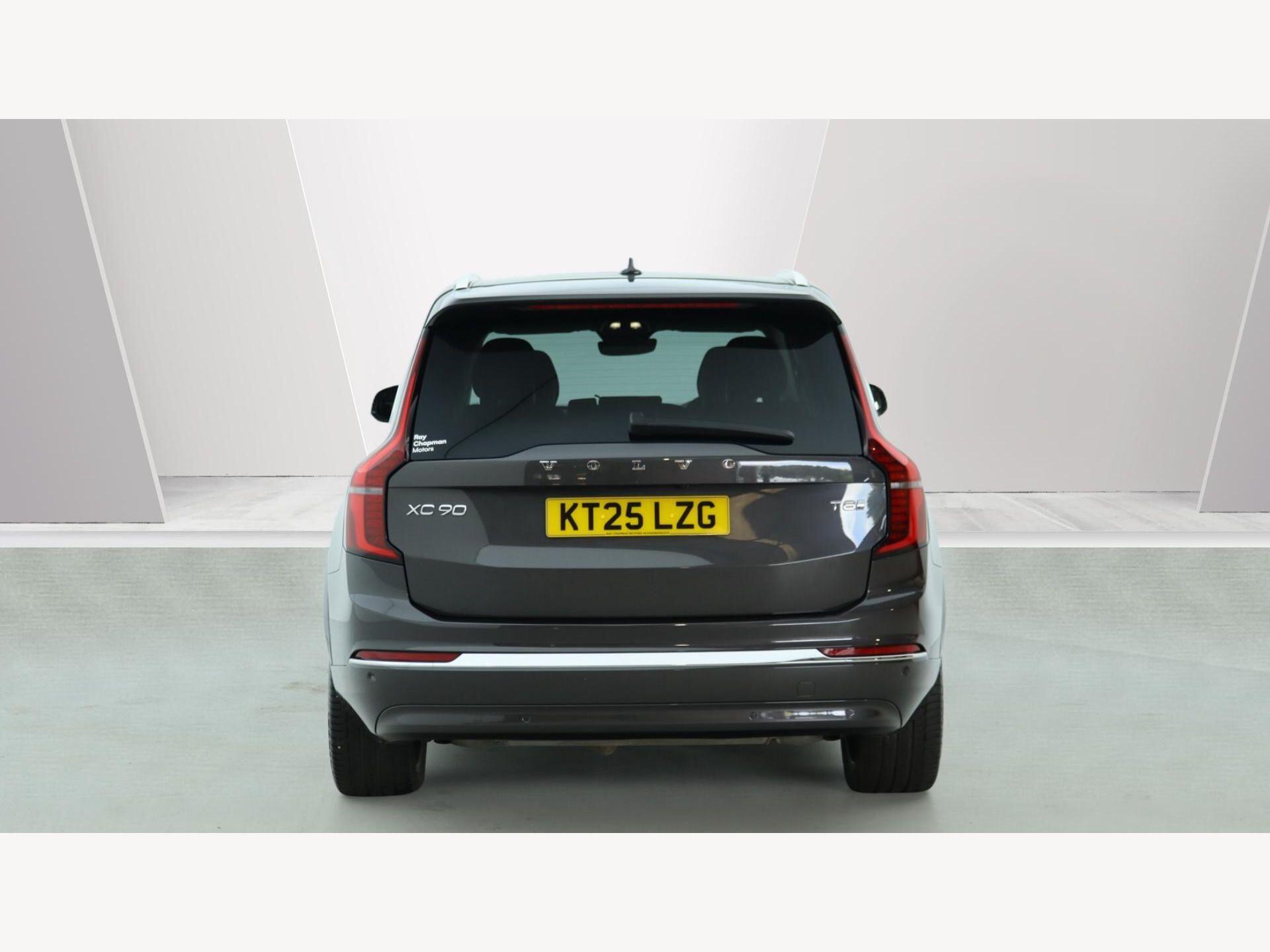 Volvo XC90 view 10
