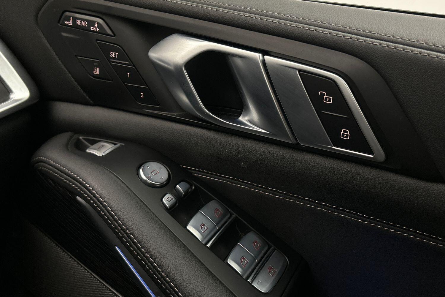 BMW X7 view 26