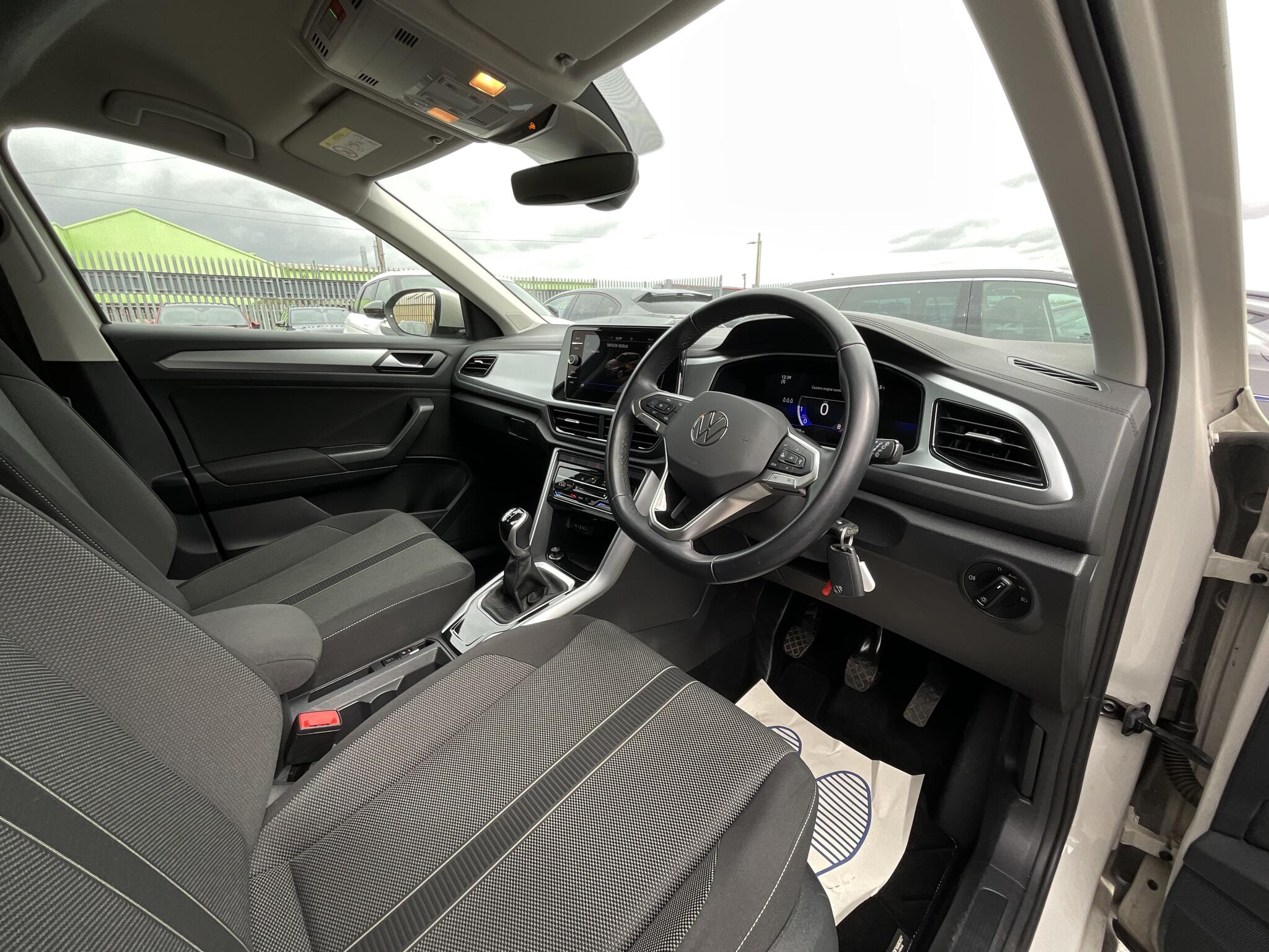 Volkswagen T-Roc view 7