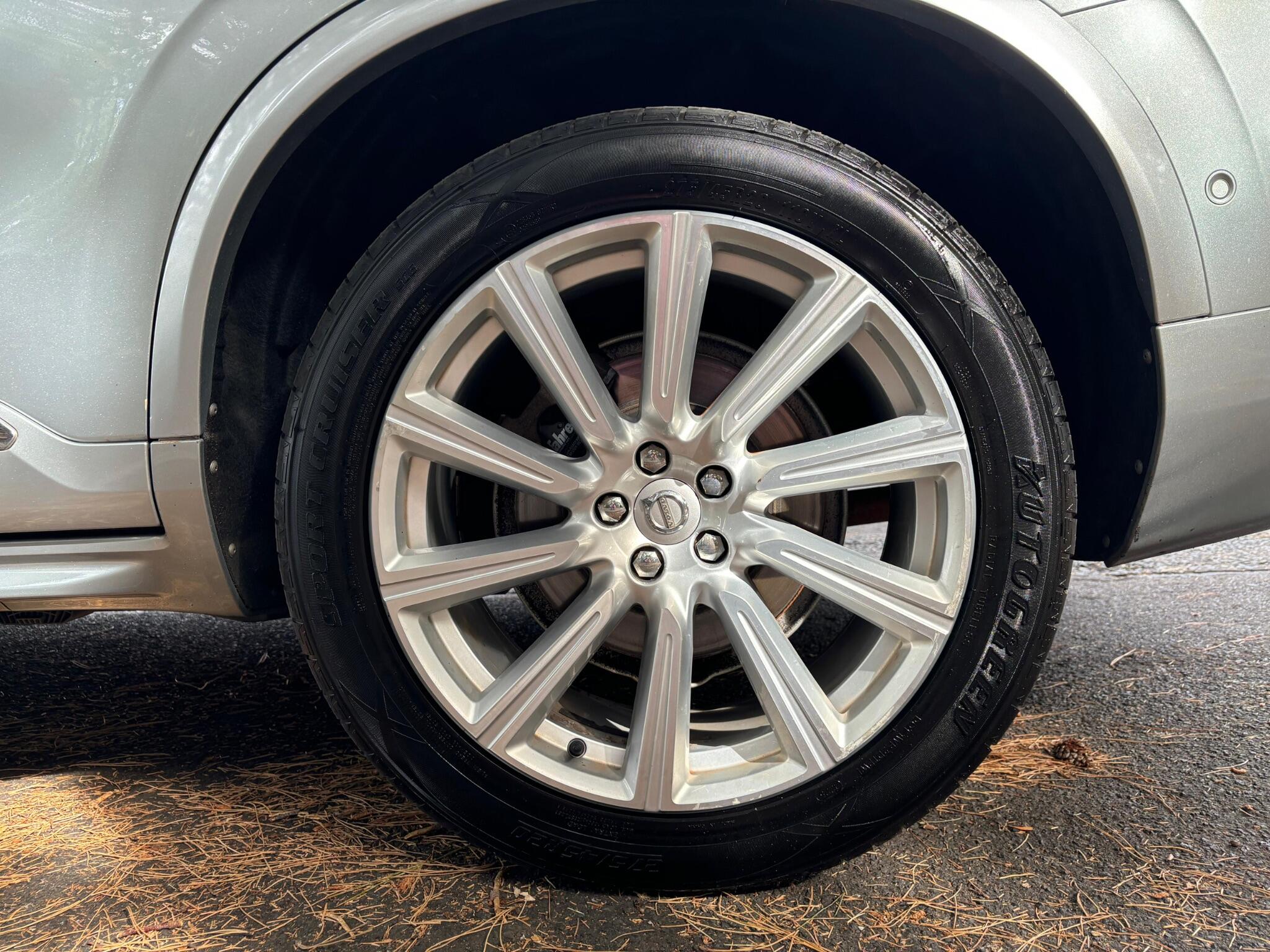 Volvo XC90 view 32