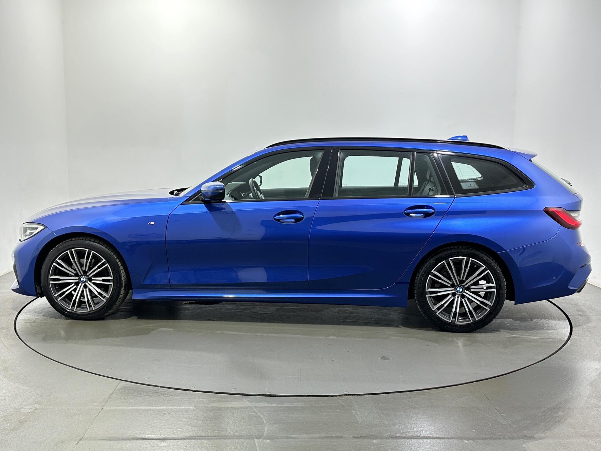 BMW 3 Series view 5