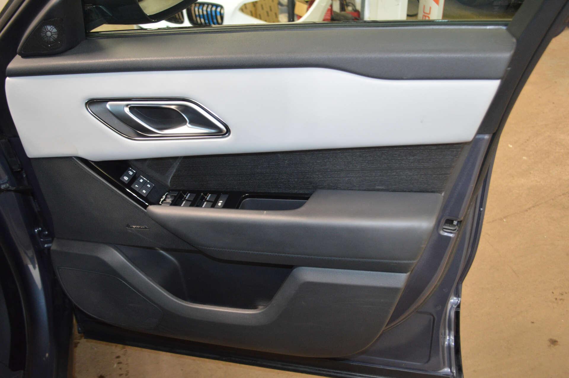 Land Rover Range Rover Velar view 27