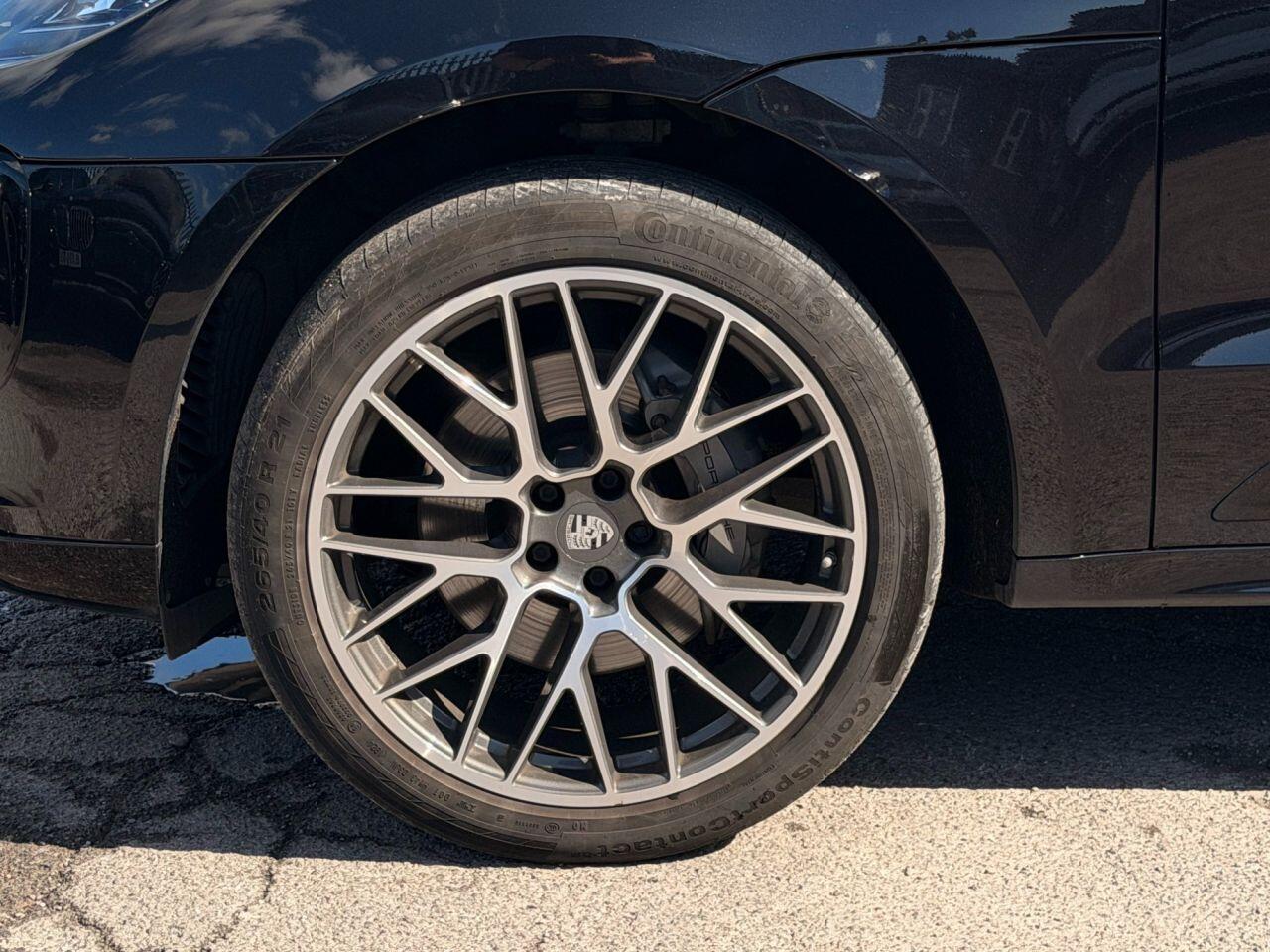 Porsche Macan view 26