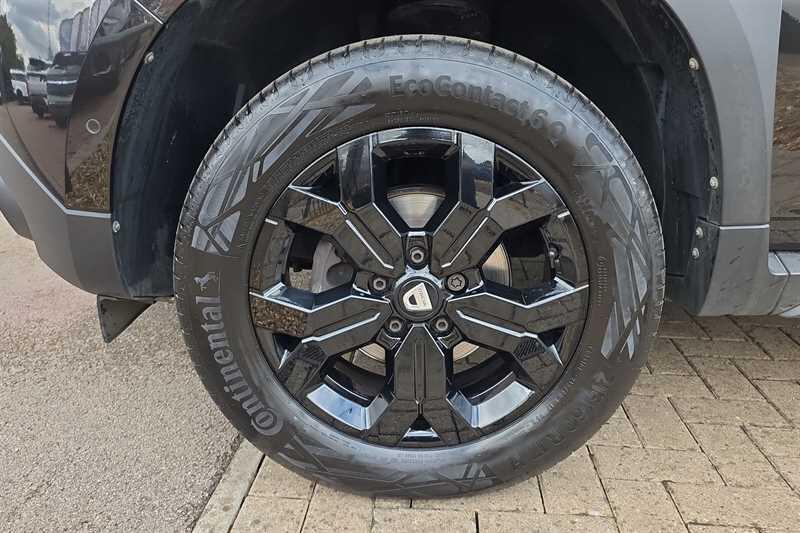 Dacia Duster view 38