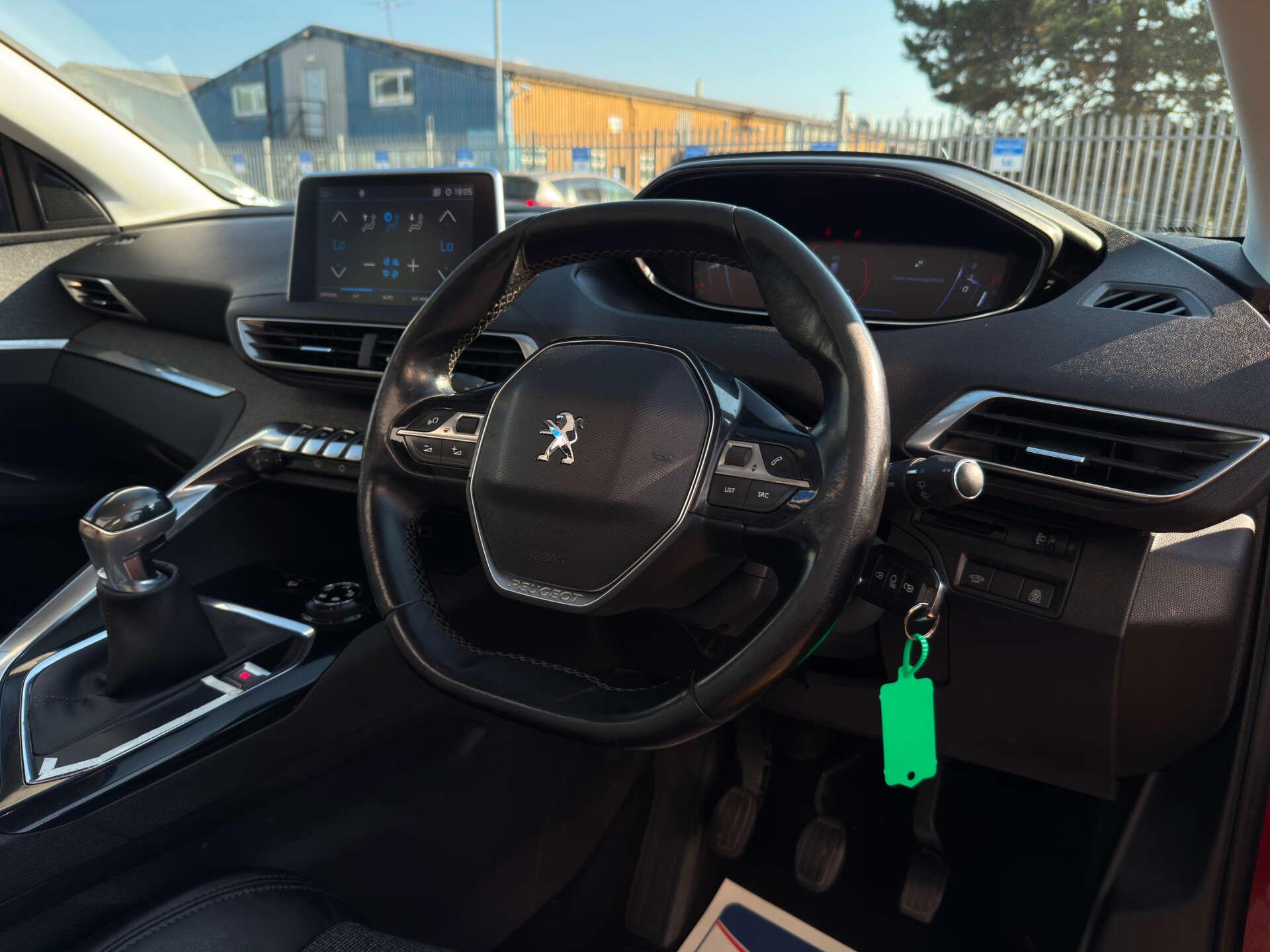 Peugeot 3008 view 12