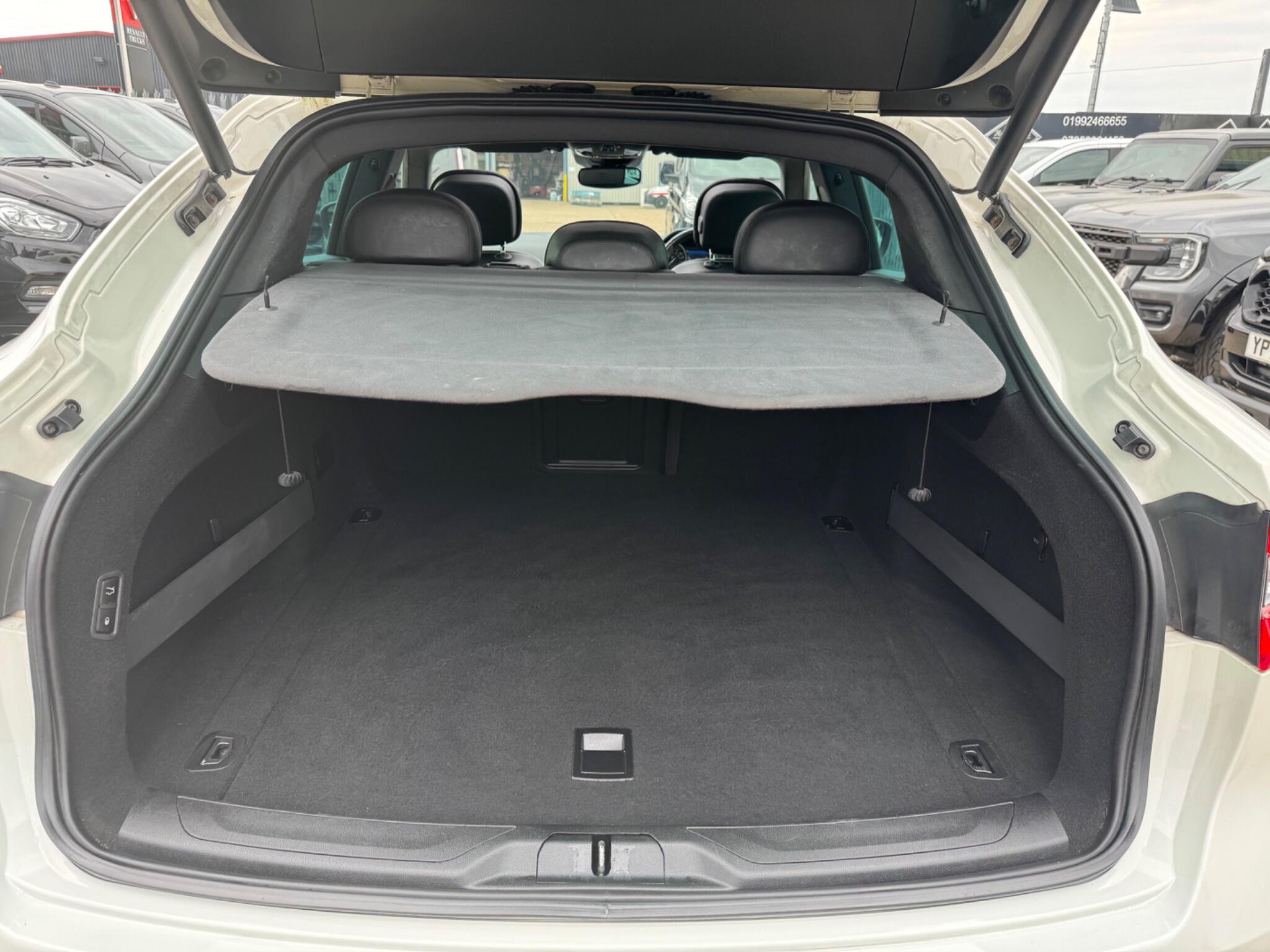 Maserati Levante view 55