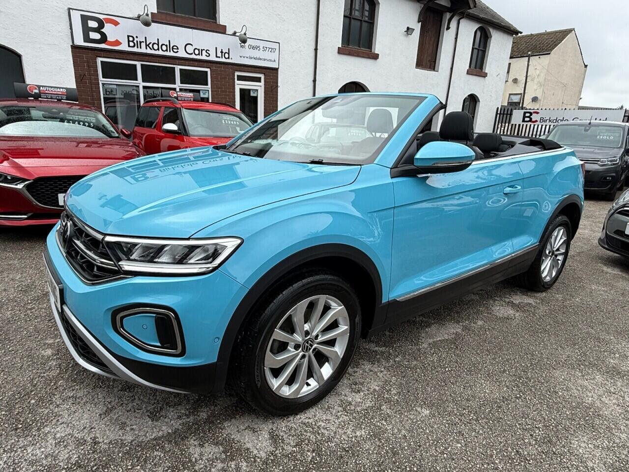 Volkswagen T-Roc view 3