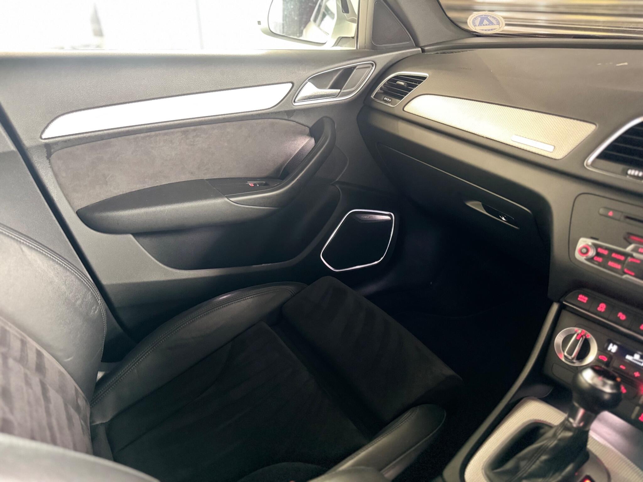 Audi Q3 view 43