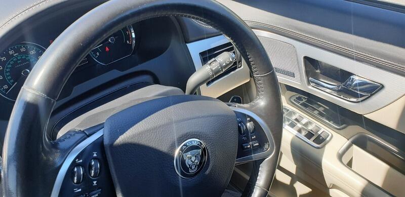 2014 Jaguar XF image 30