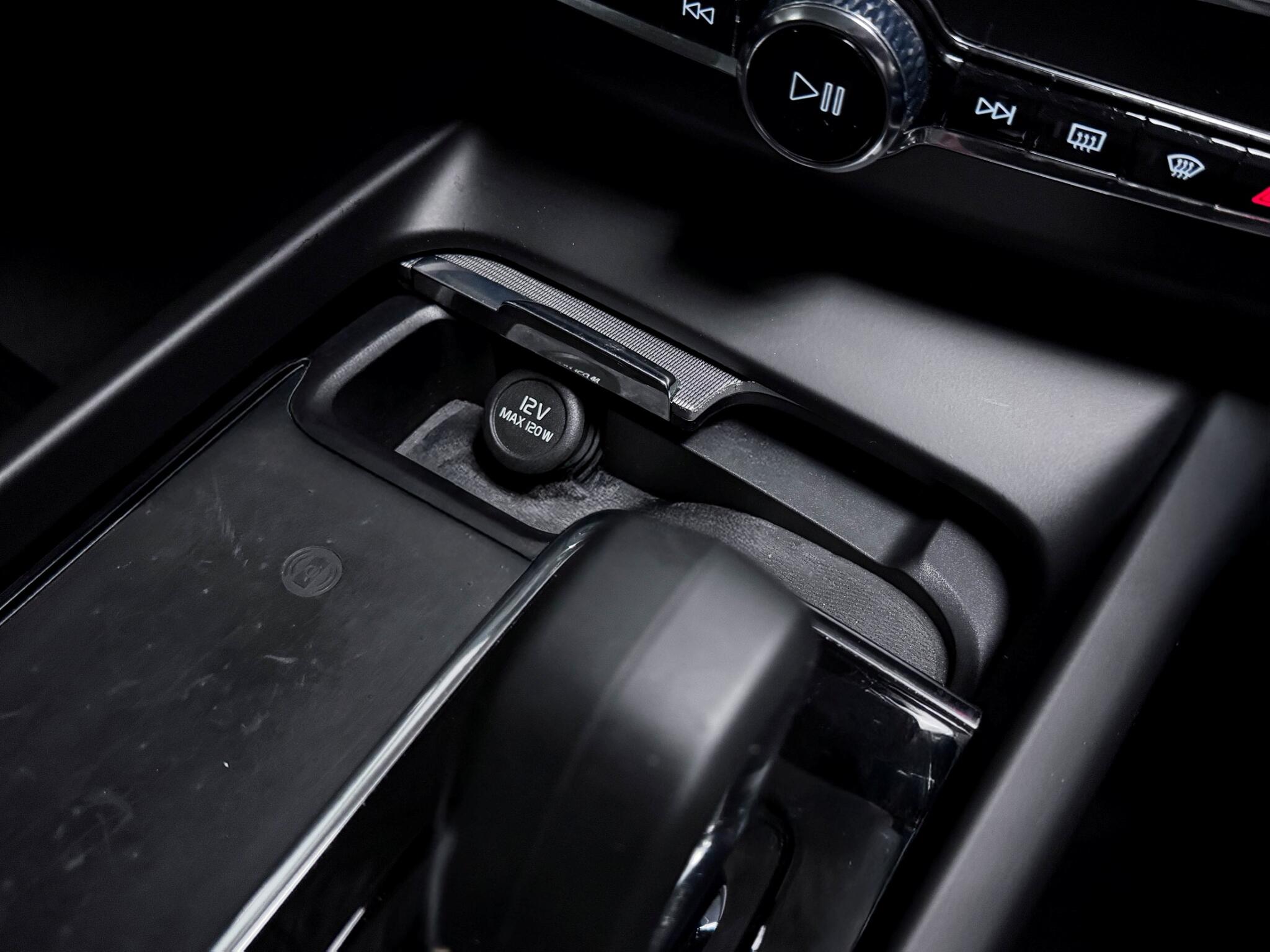 Volvo XC60 view 32