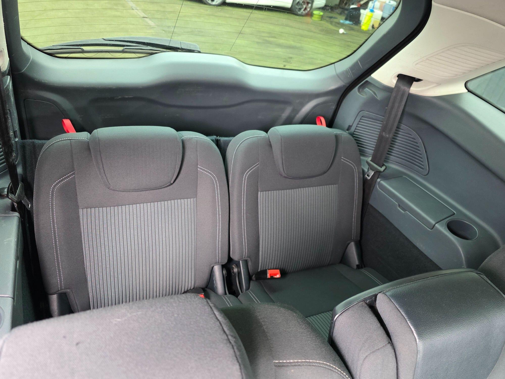 Ford Grand C-Max view 14