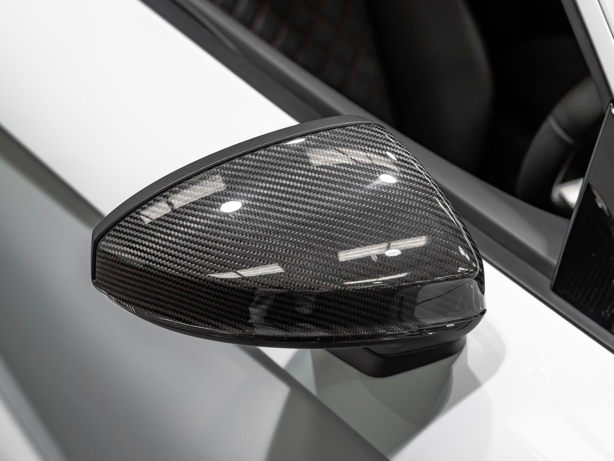 Audi R8 view 16
