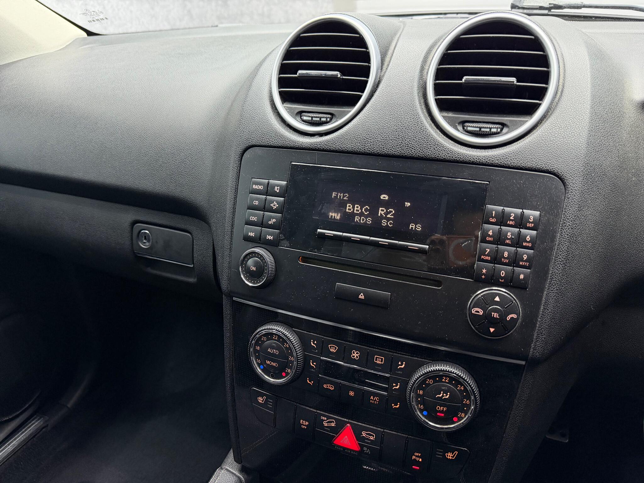 Mercedes-Benz M-Class view 8