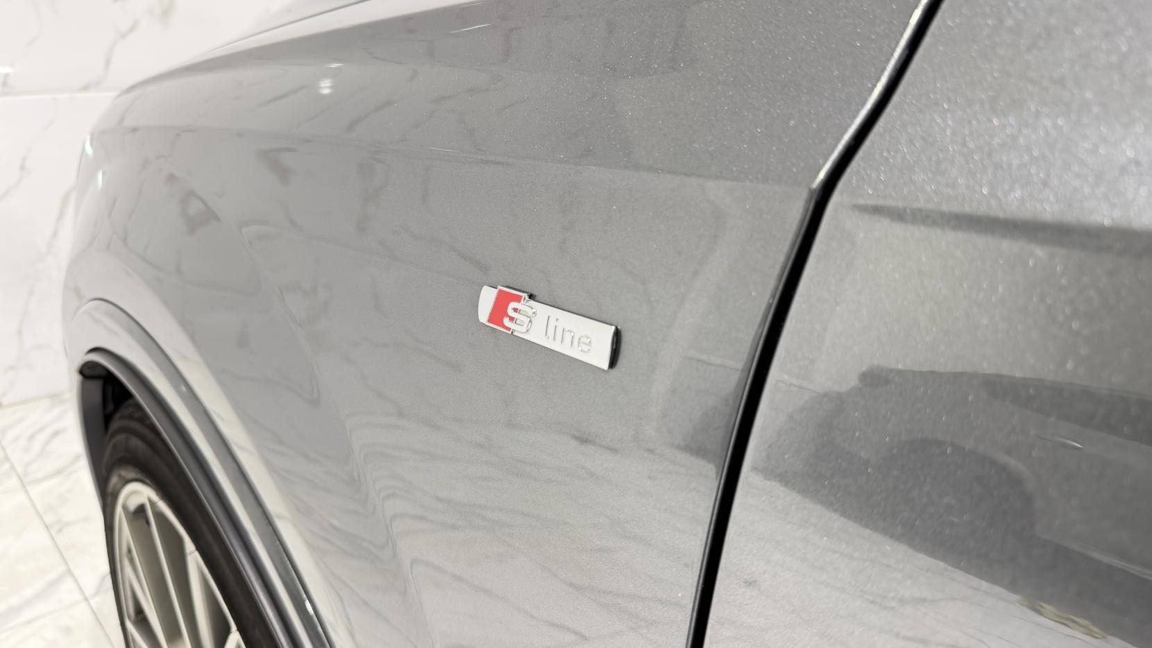 Audi Q7 view 49