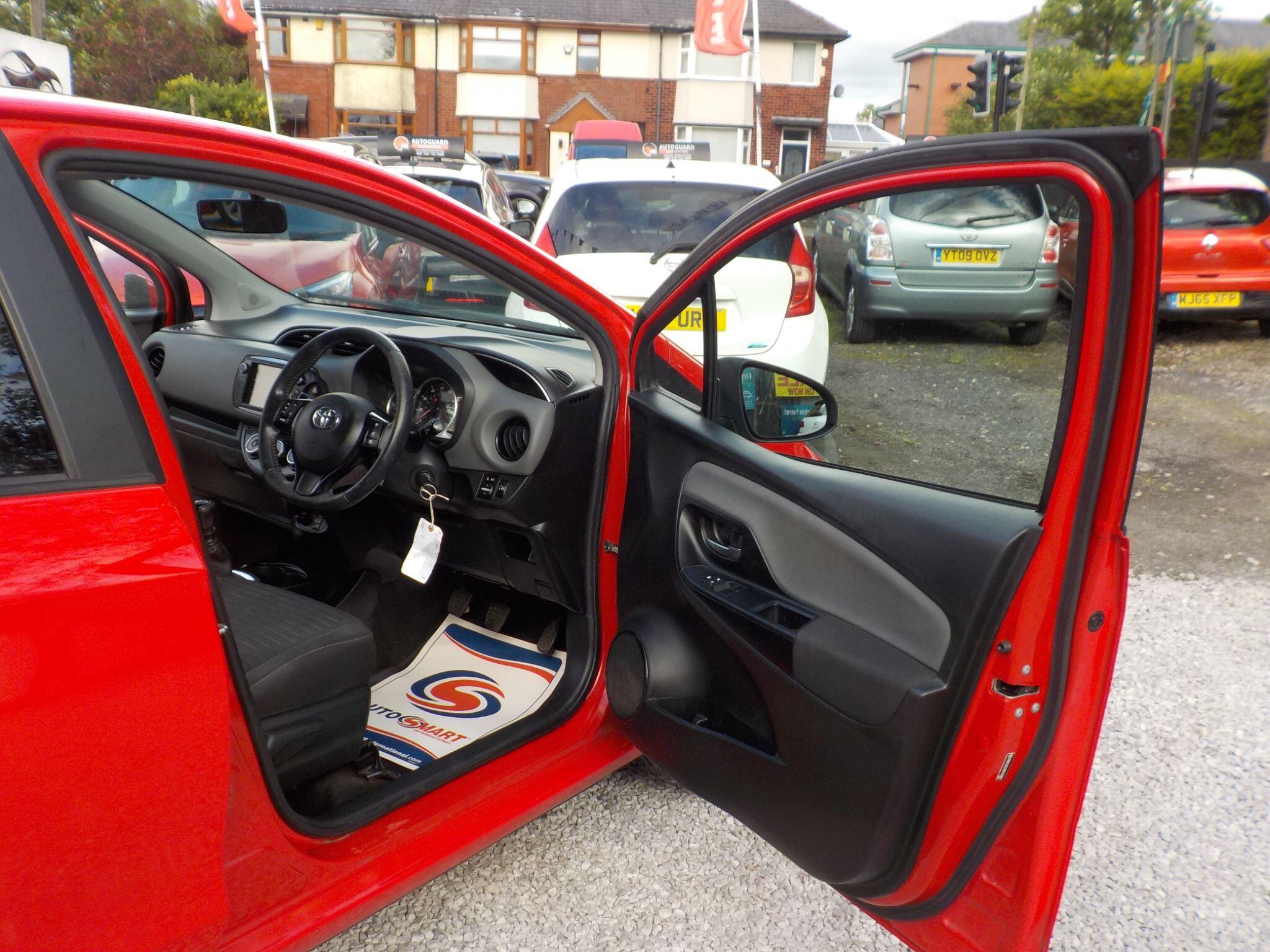 Toyota Yaris 1.33 Dual VVT-i Design Euro 6 5dr