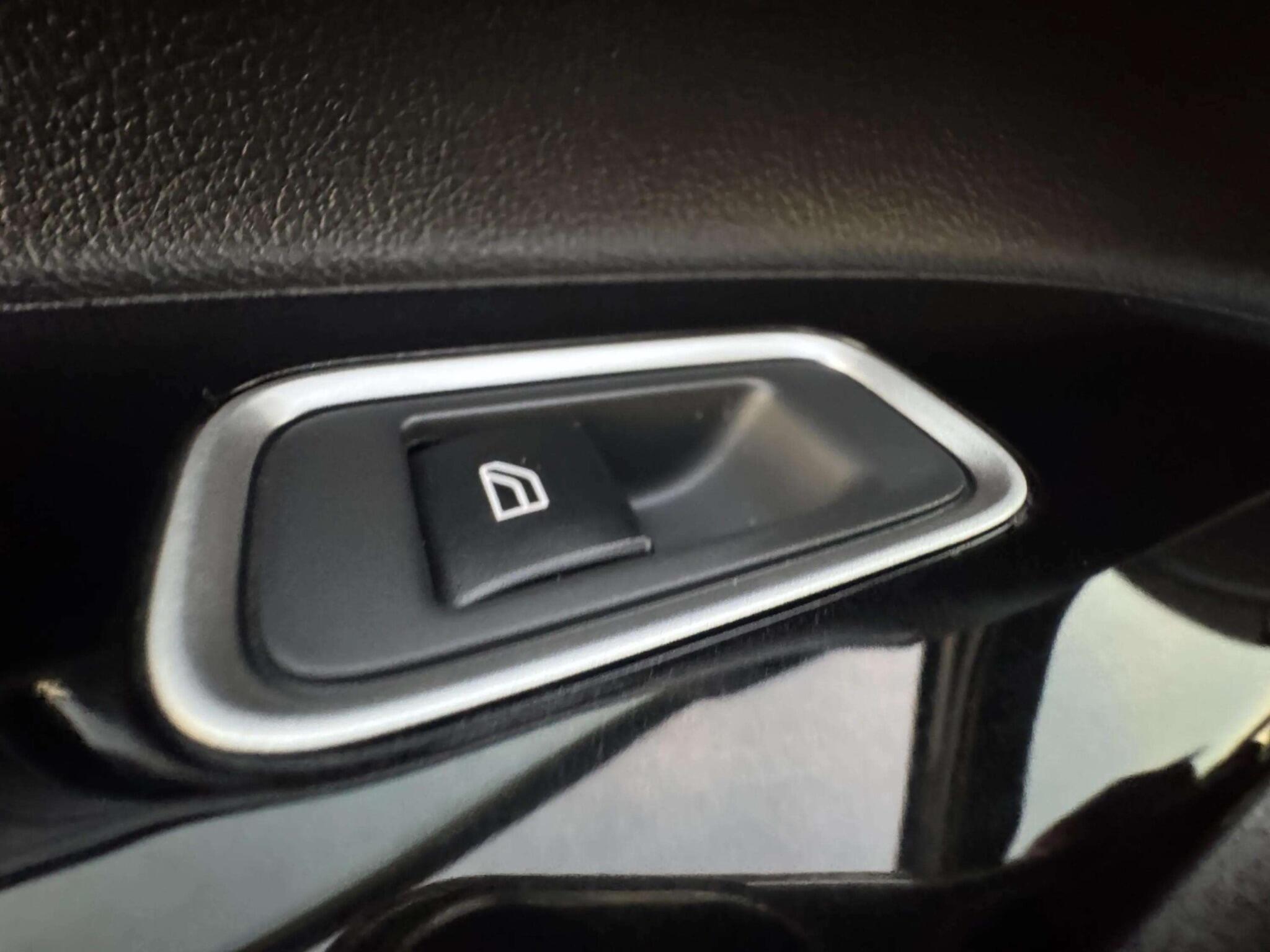 Mitsubishi Outlander view 32
