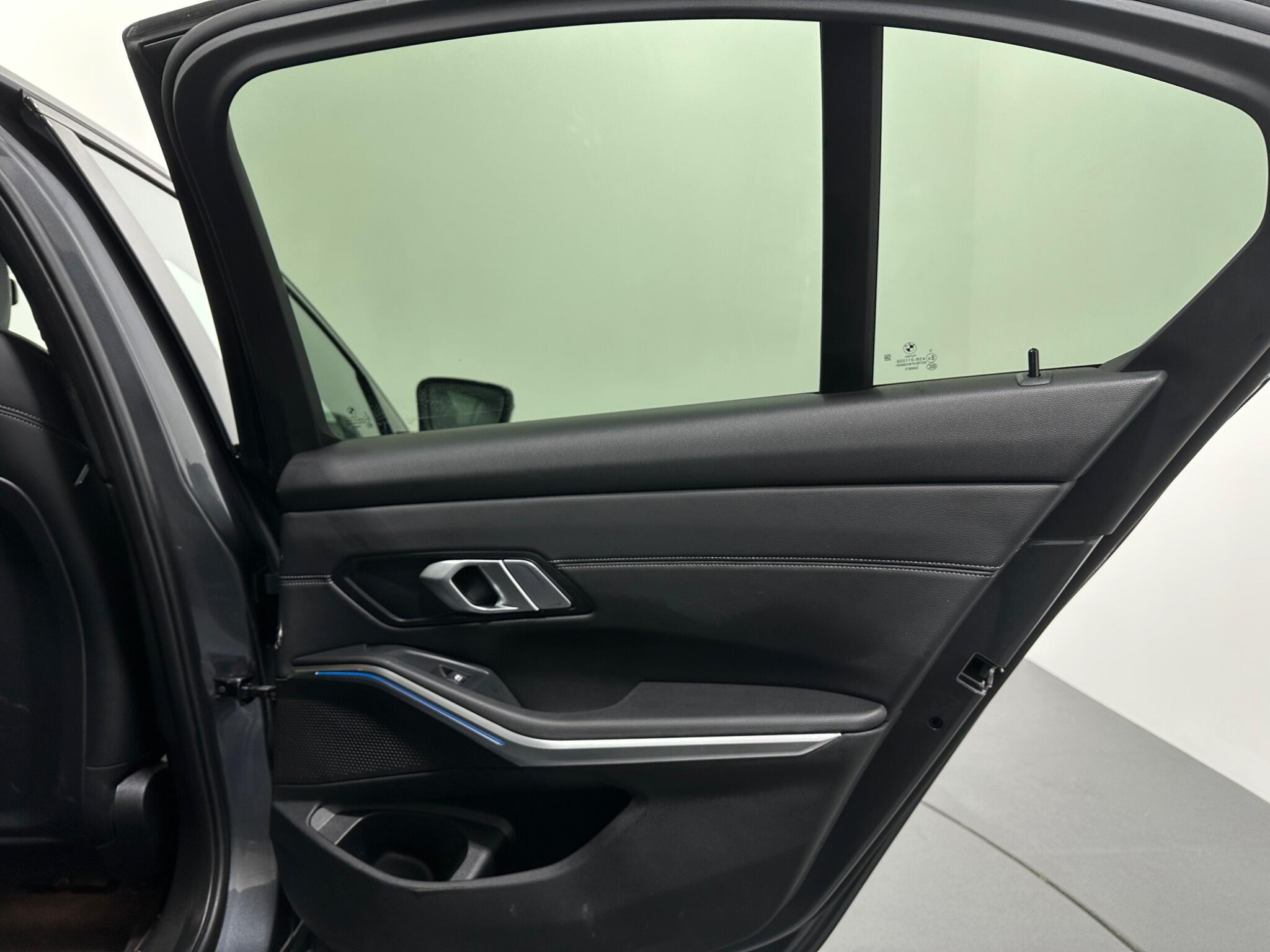 BMW 3 Series view 46