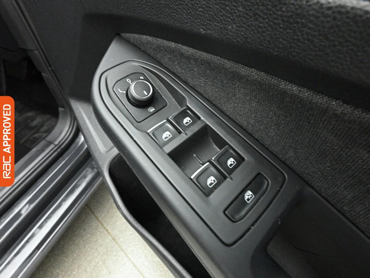 Volkswagen Golf view 24