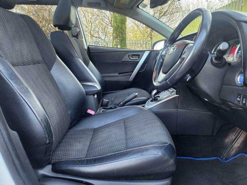 2014 Toyota Auris 1.8 VVT-h Excel Touring Sports CVT Euro 5 (s/s) 5dr • 104,000 miles image 39