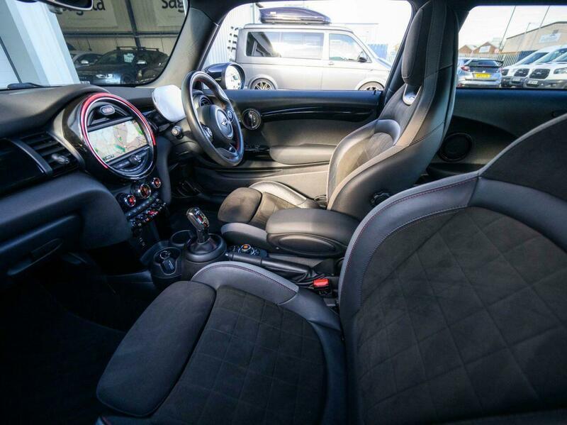 Mini Hatch view 16