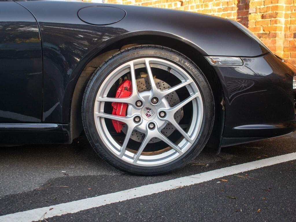 Porsche 911 view 19