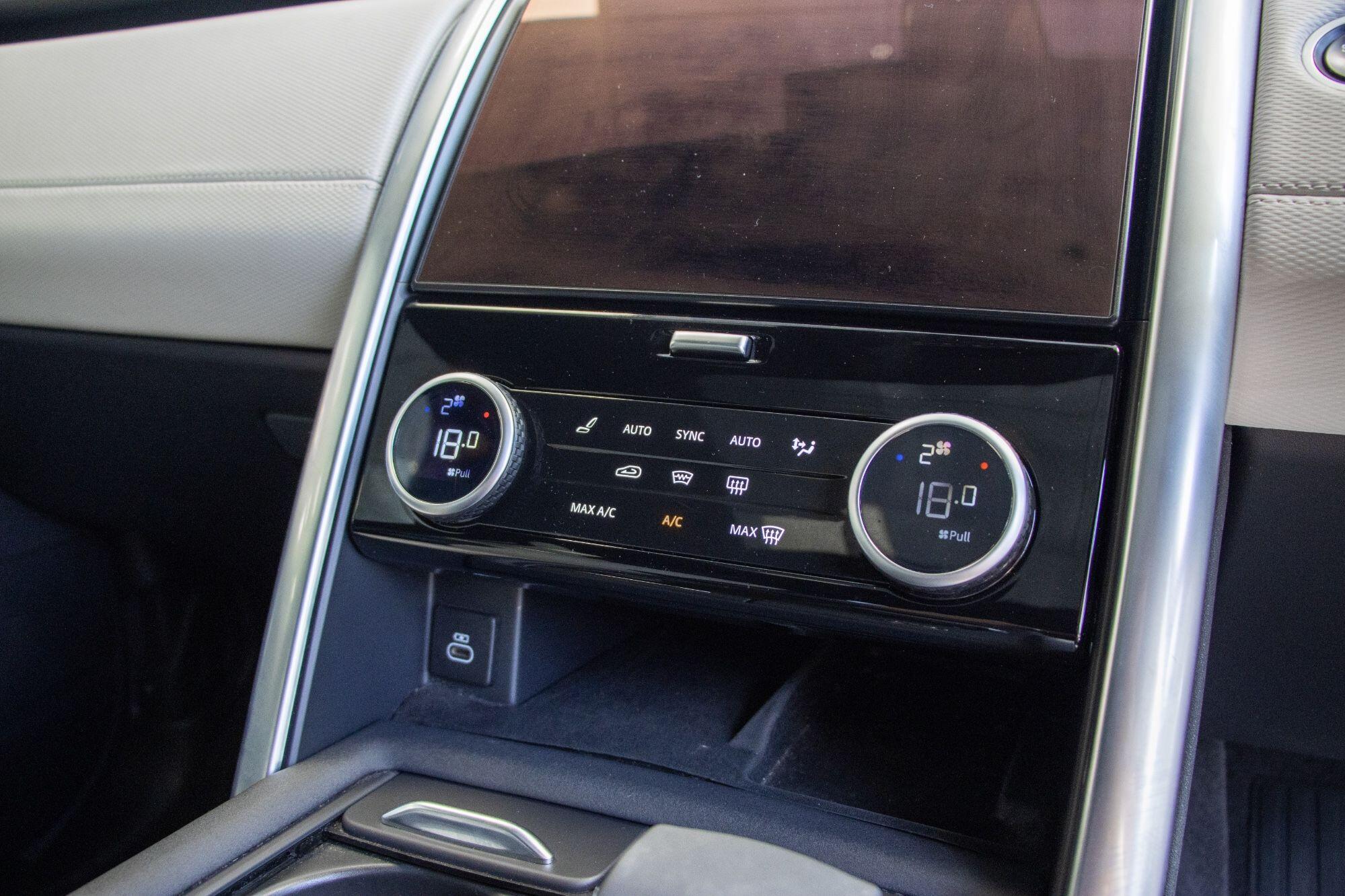 Land Rover Discovery view 39