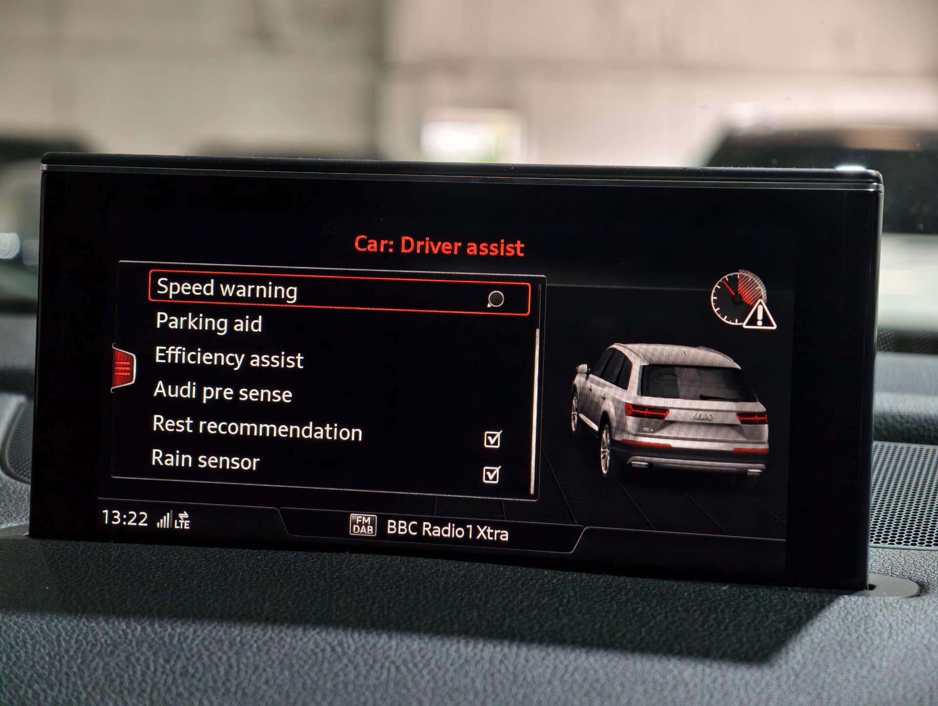 Audi Q7 view 48