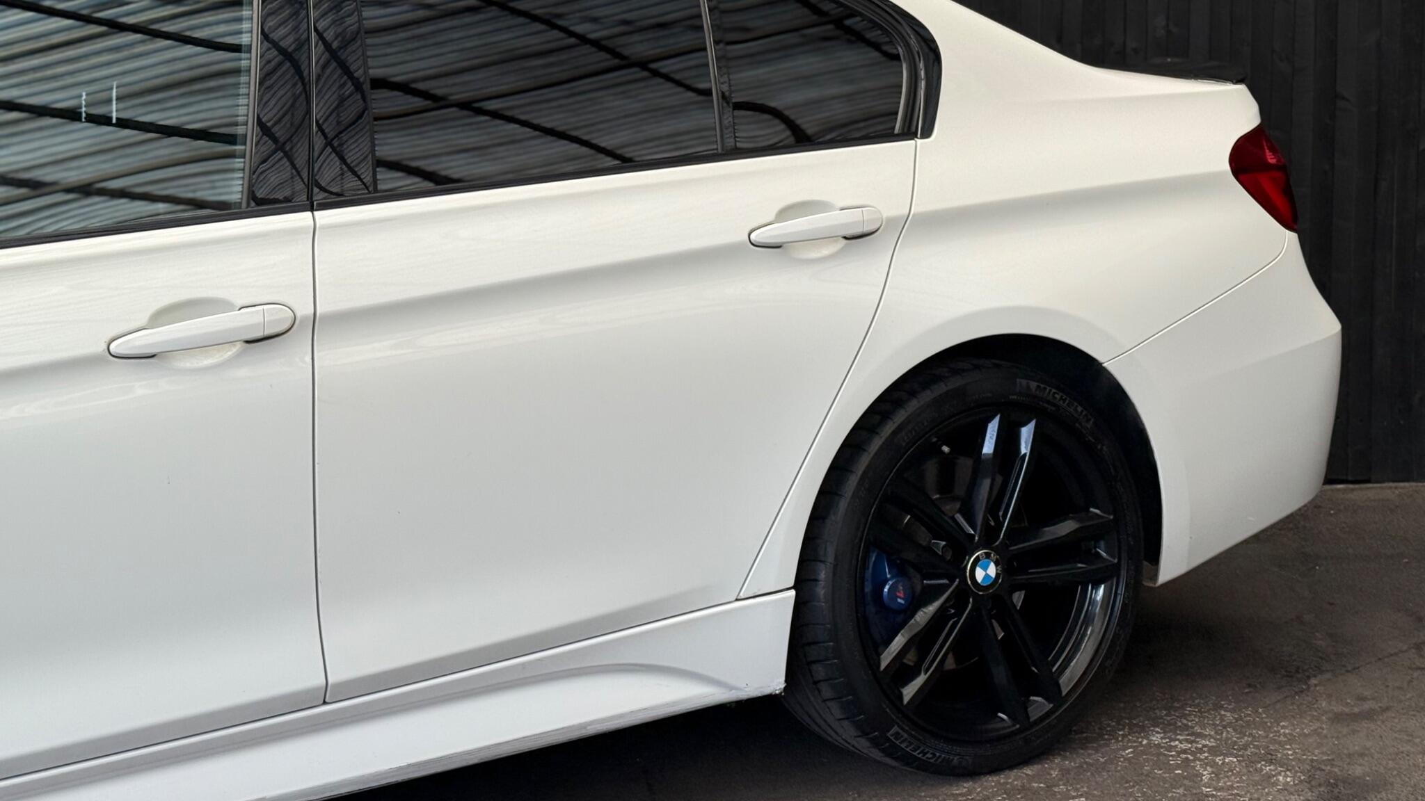 BMW 3 Series view 28