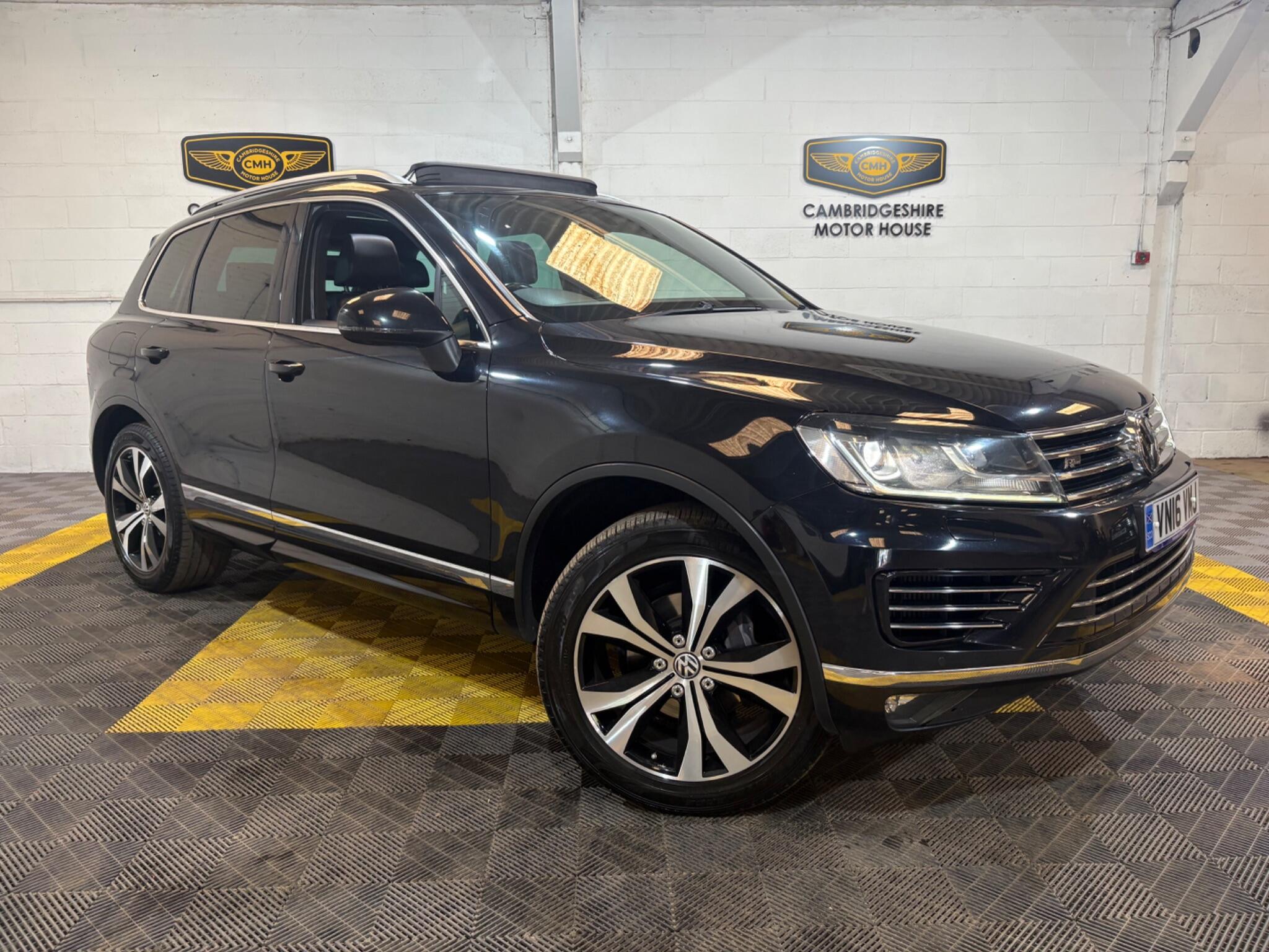 Volkswagen Touareg main image