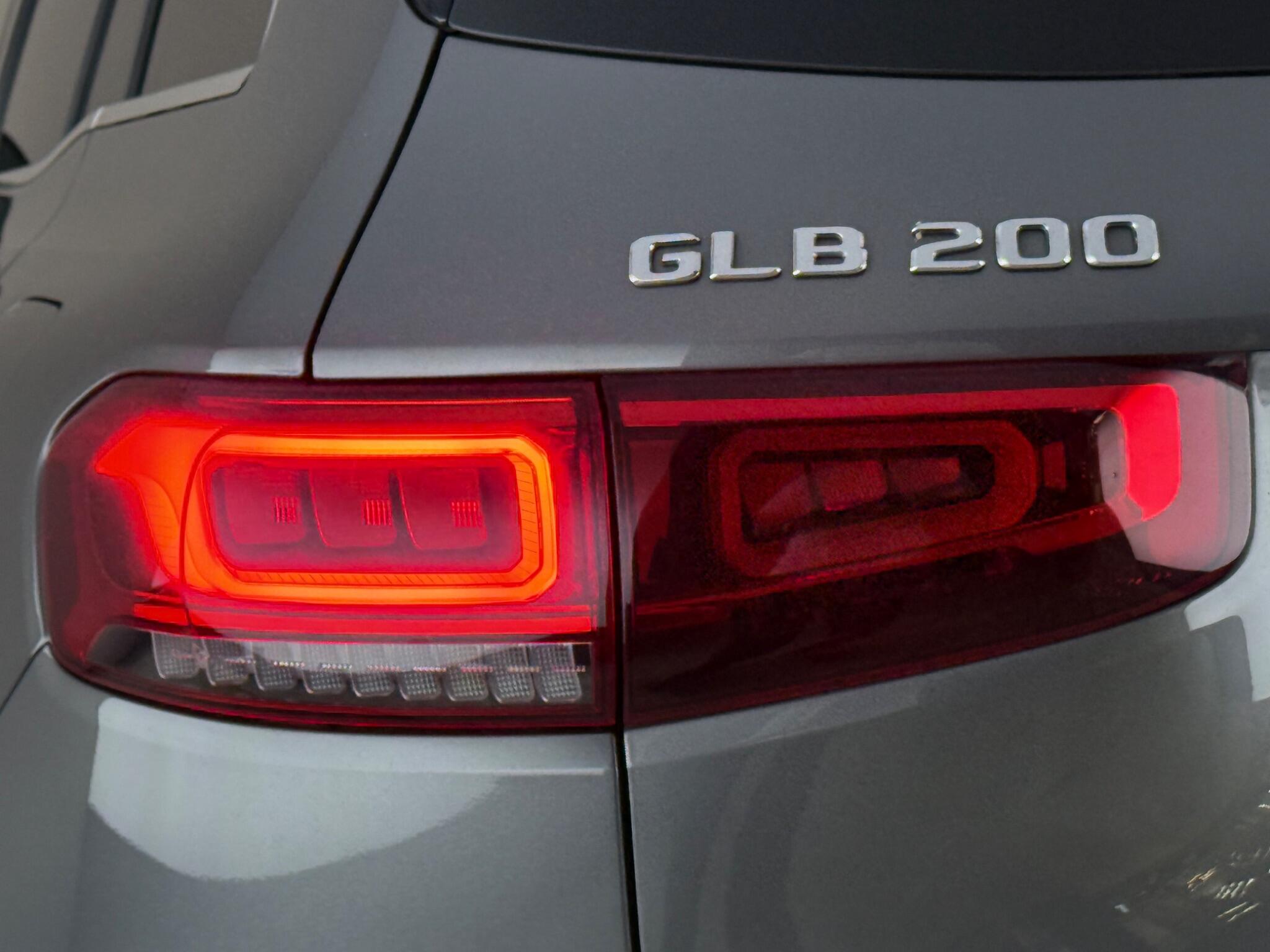Mercedes-Benz GLB view 11