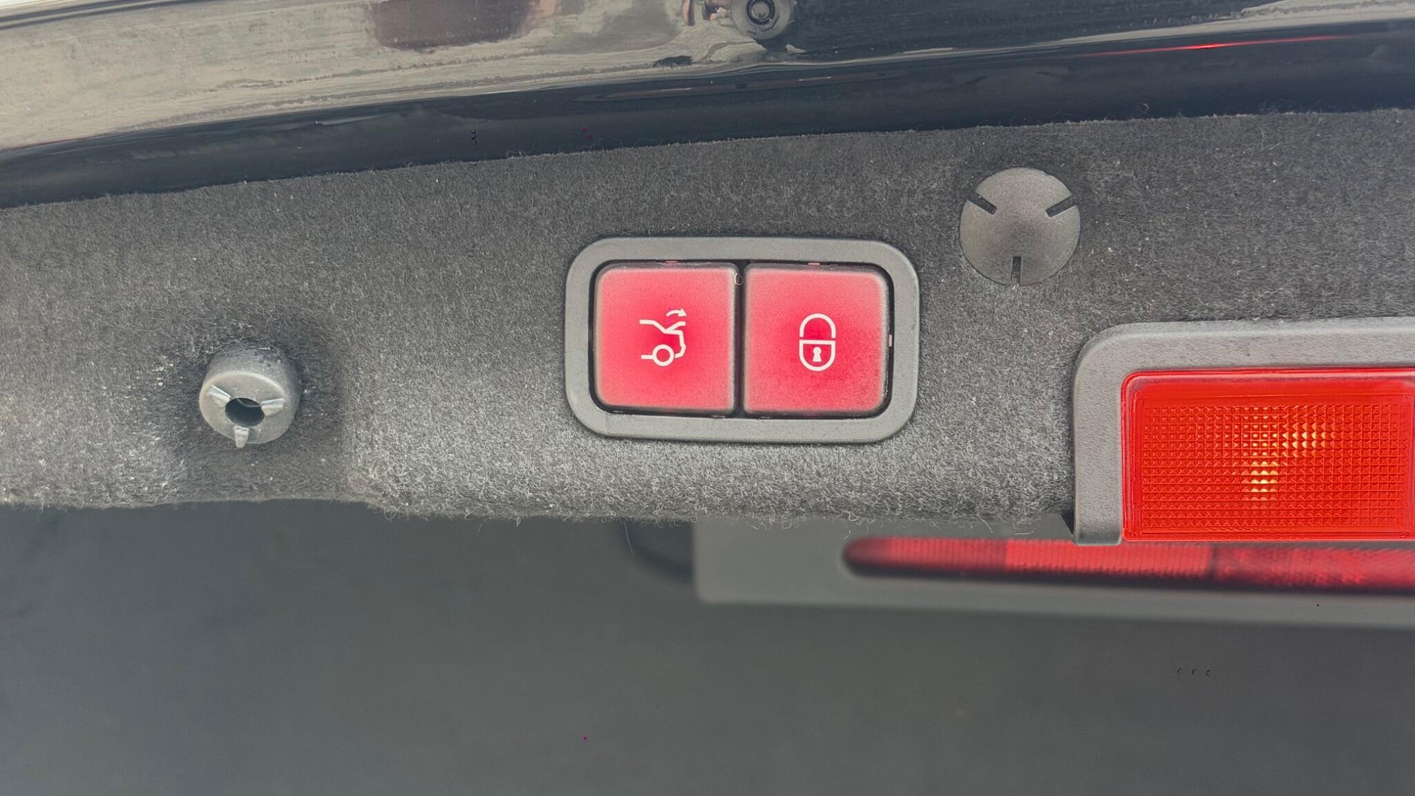 Mercedes-Benz C-Class view 39
