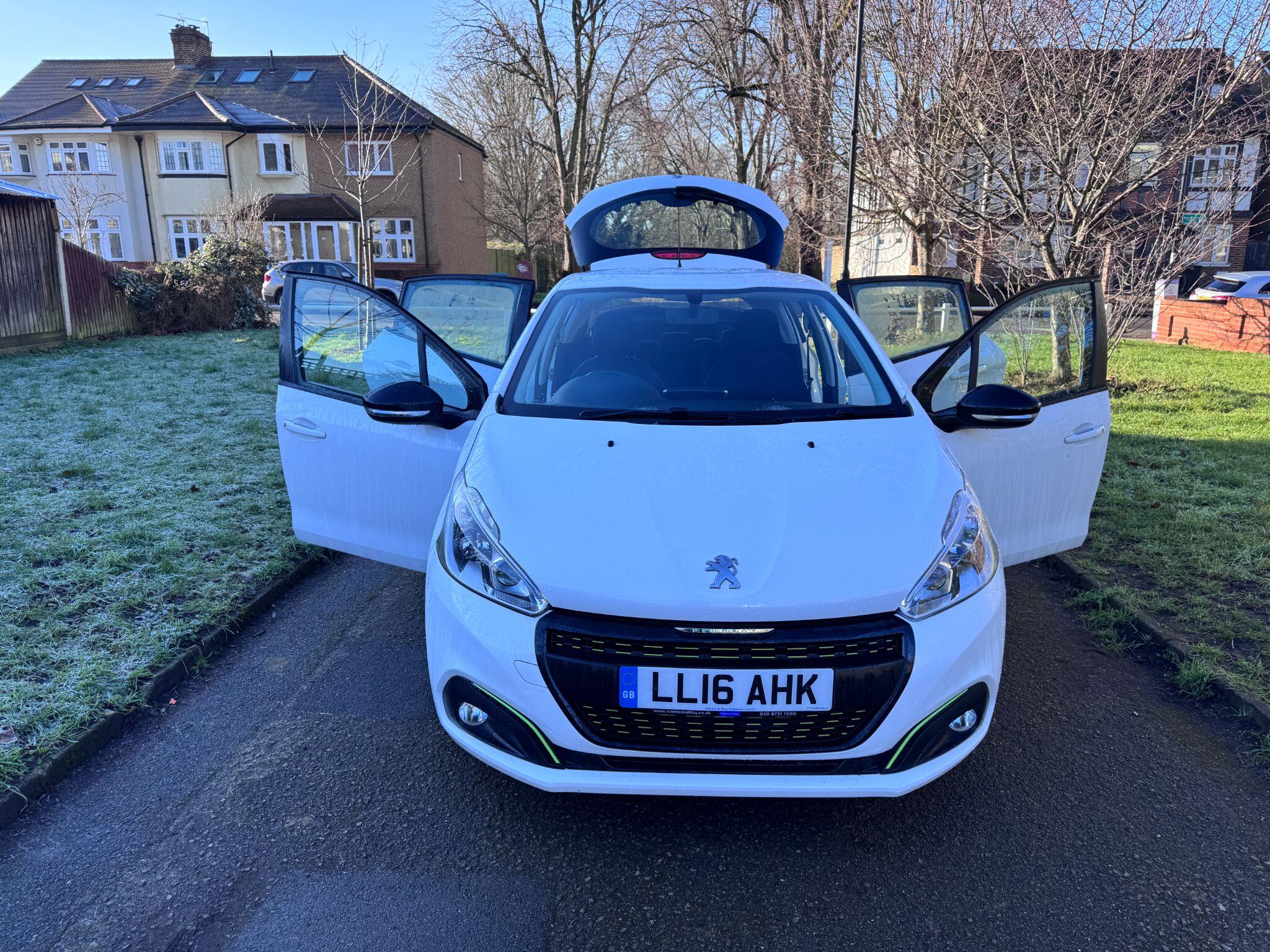 2016 Peugeot 208 image 43