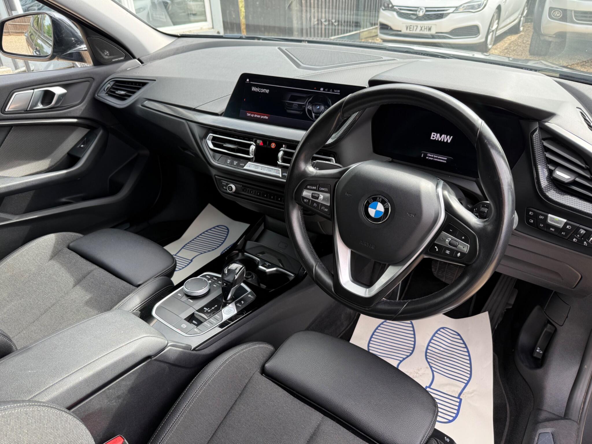 BMW 1 Series view 9