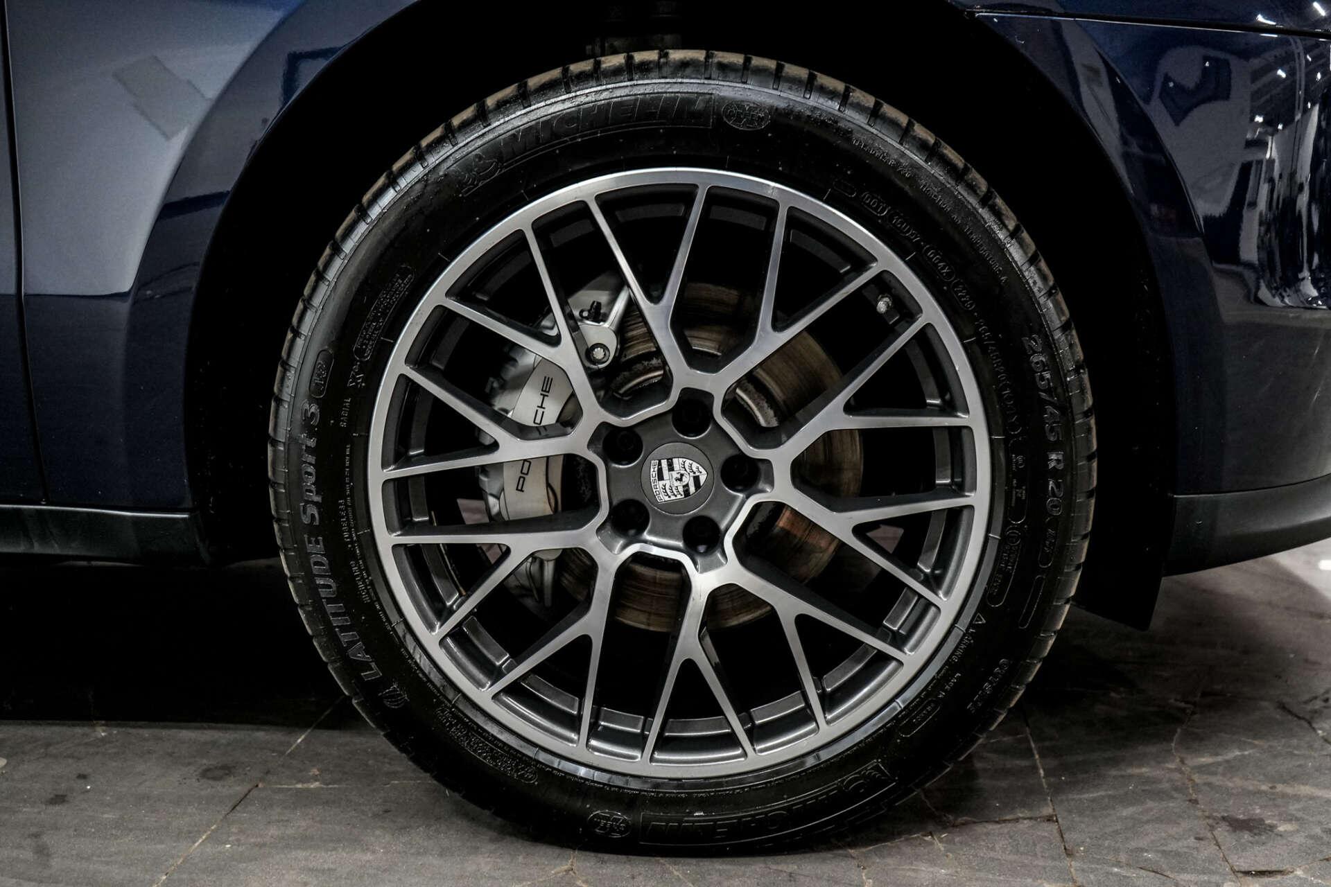 Porsche Macan view 5