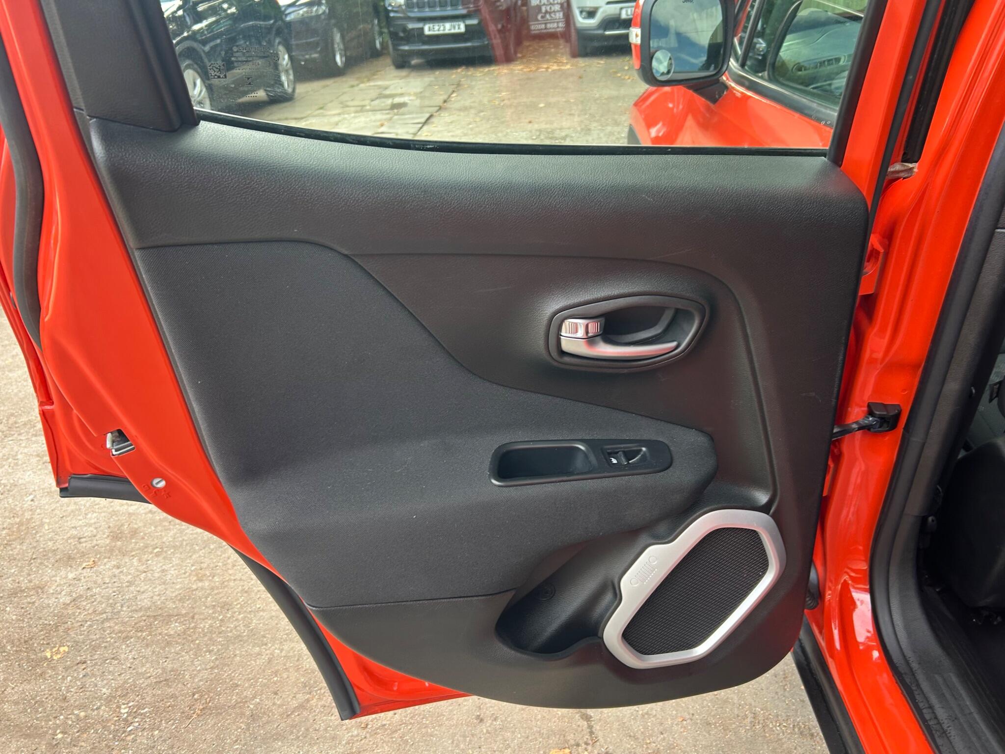 Jeep Renegade view 31