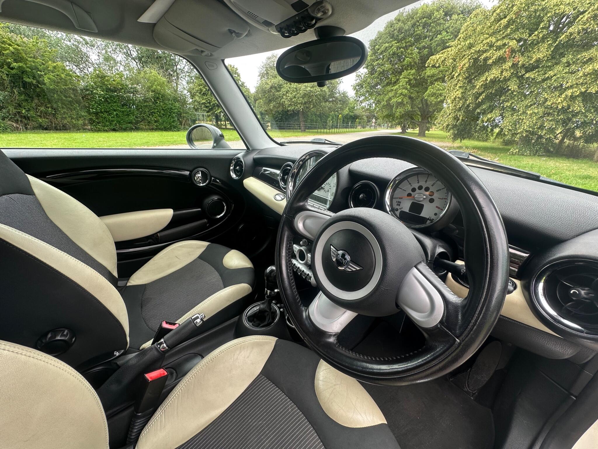 Mini Hatch view 31