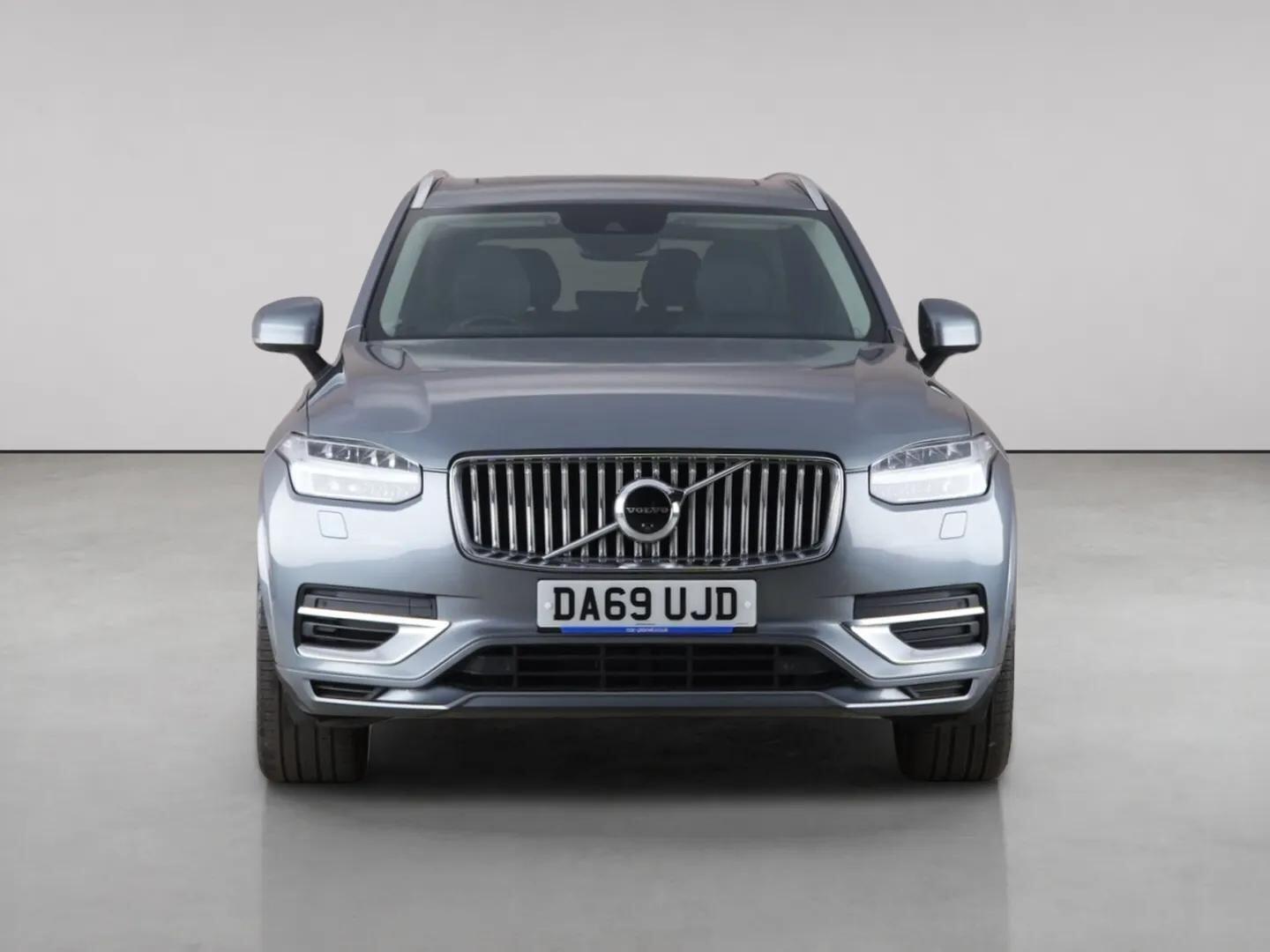Volvo XC90 view 5