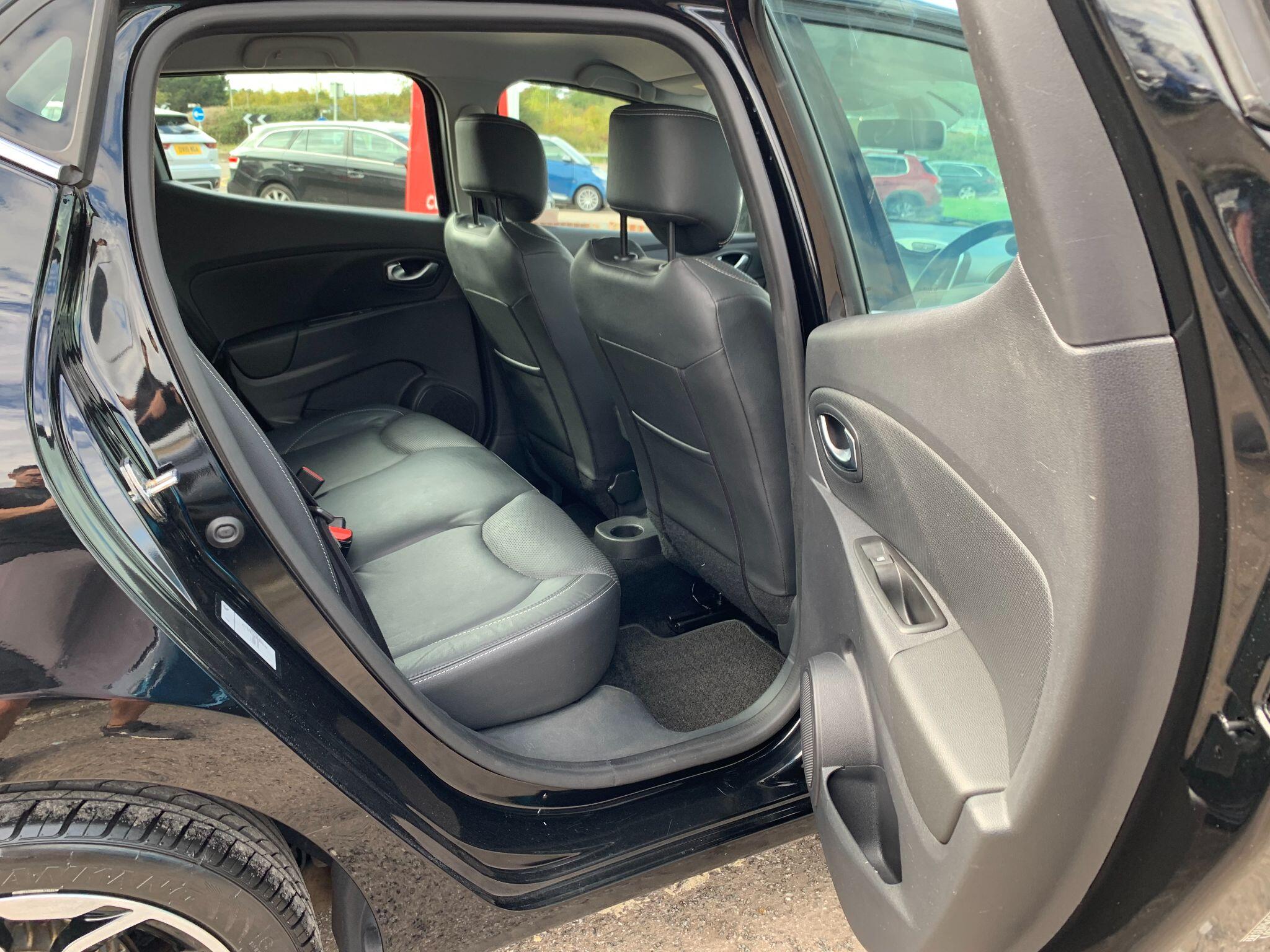 Renault Clio view 16