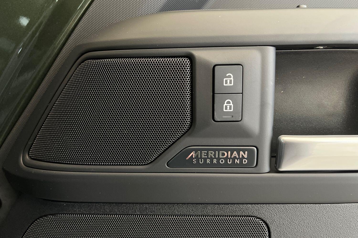 Land Rover Defender view 18