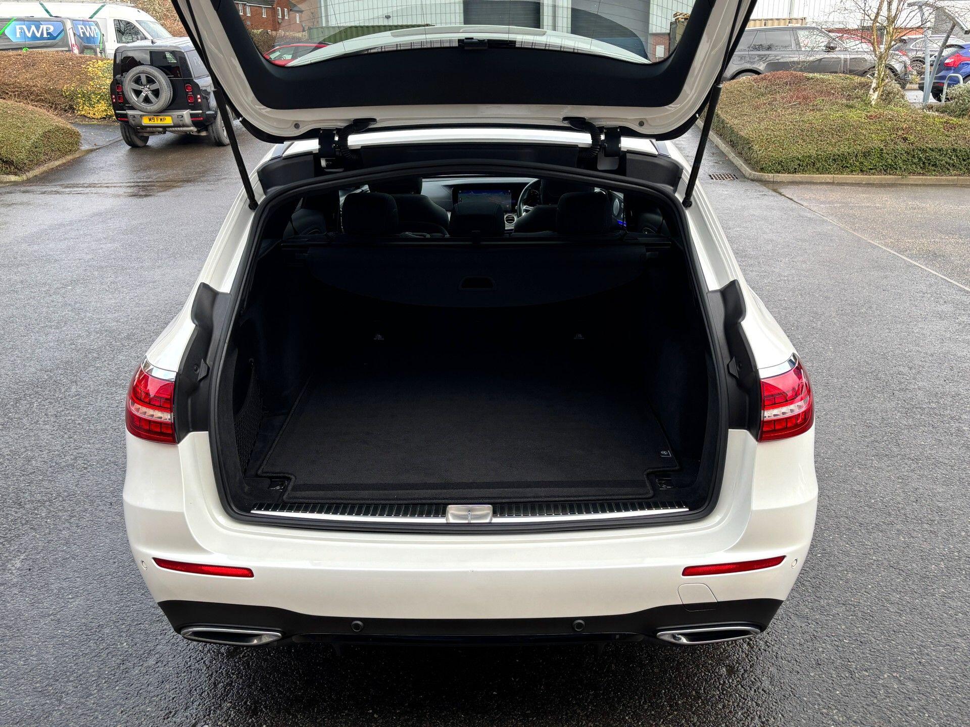 Mercedes-Benz E-Class view 35