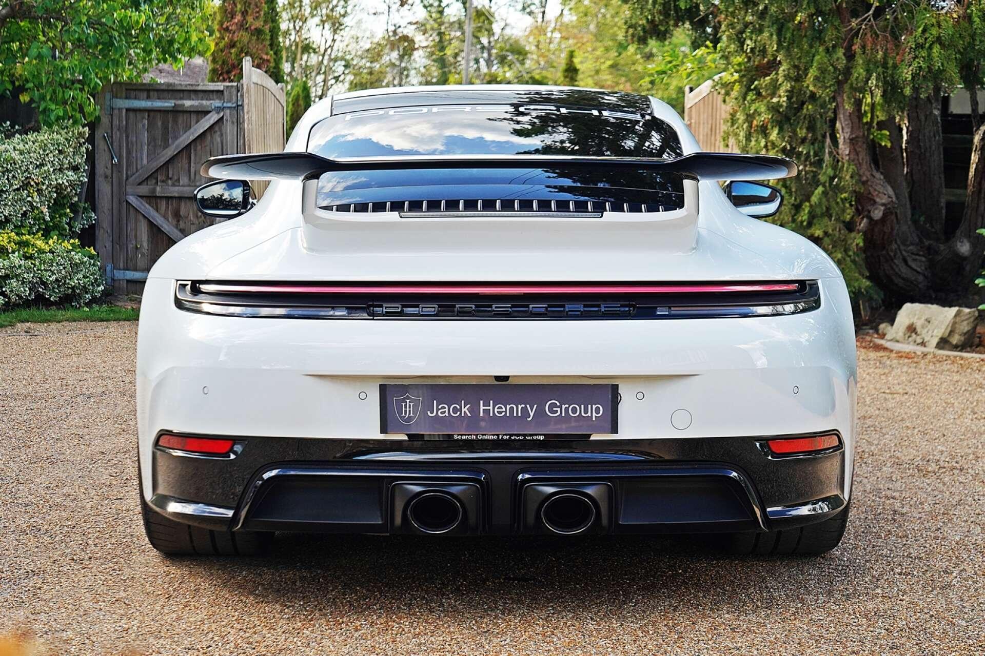 Porsche 911 view 8