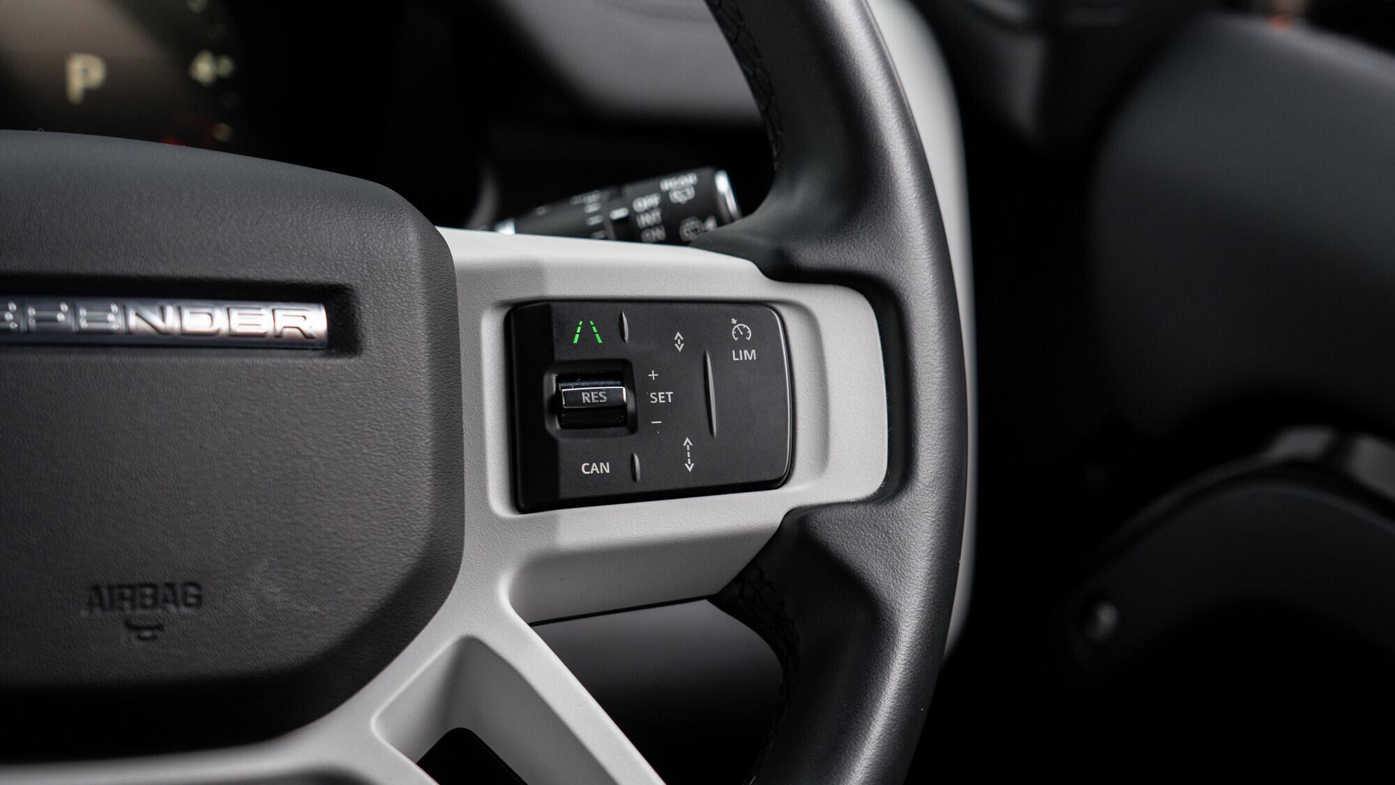 Land Rover Defender 90 view 35