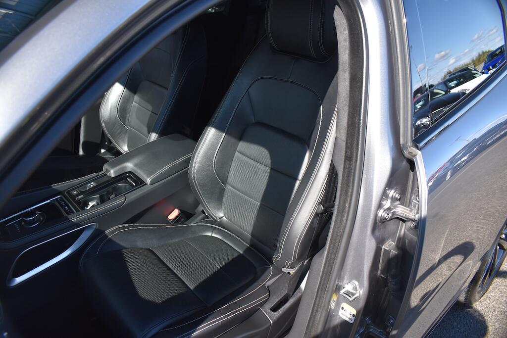 Jaguar F-Pace view 40