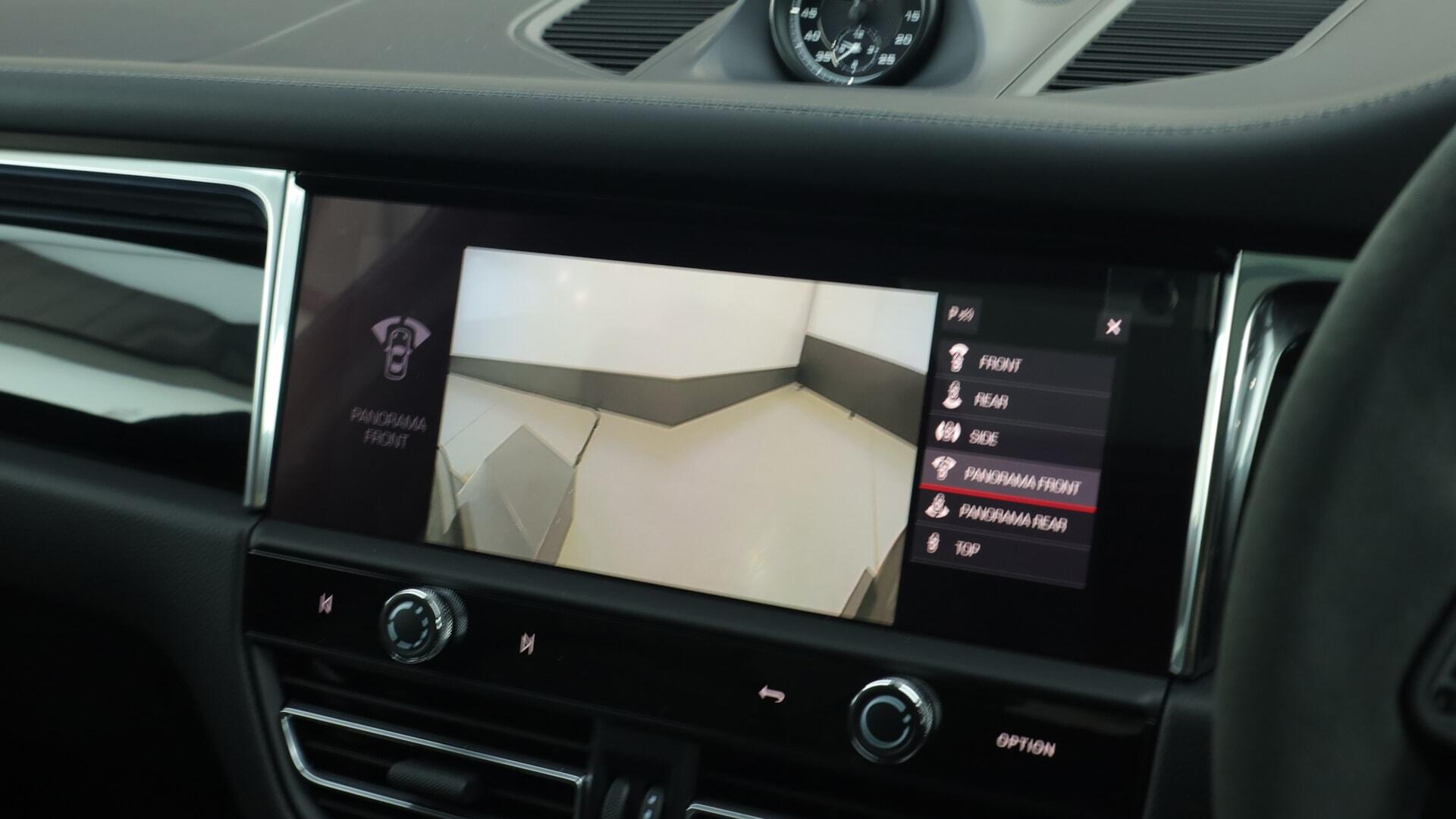 Porsche Macan view 14